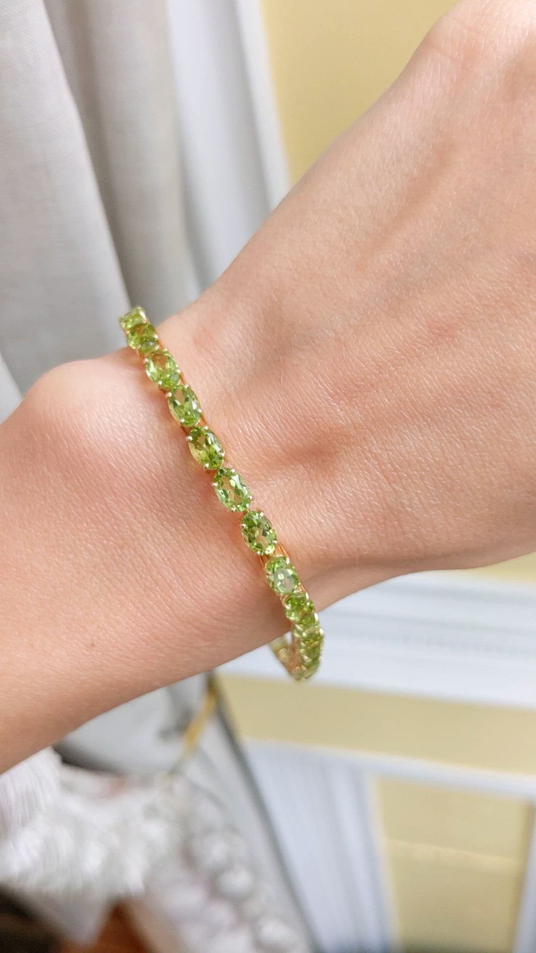 12.72&nbsp;Ct.Tw.Total Carat Weight Green (Lime Green) Peridot Tennis/Line Bracelet, 18K Yellow Gold Size Video
