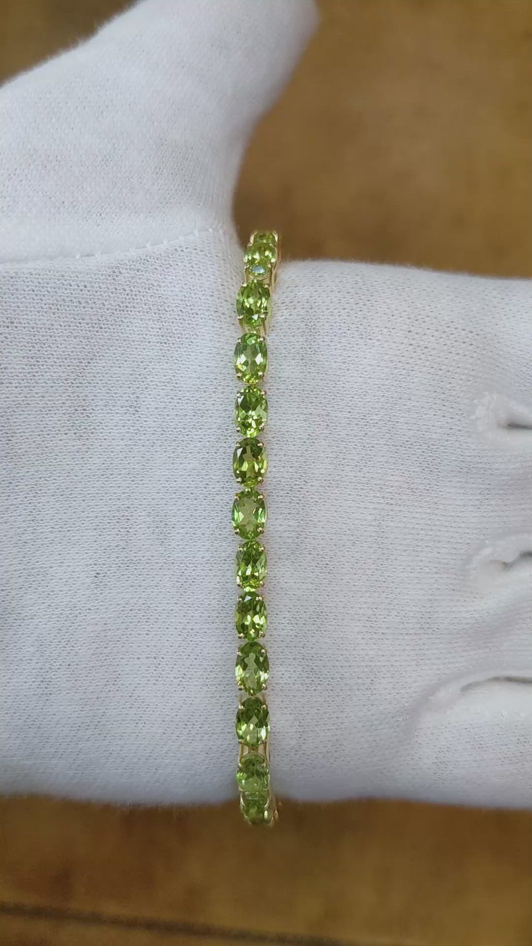 12.72&nbsp;Ct.Tw.Total Carat Weight Green (Lime Green) Peridot Tennis/Line Bracelet, 18K Yellow Gold Size Video