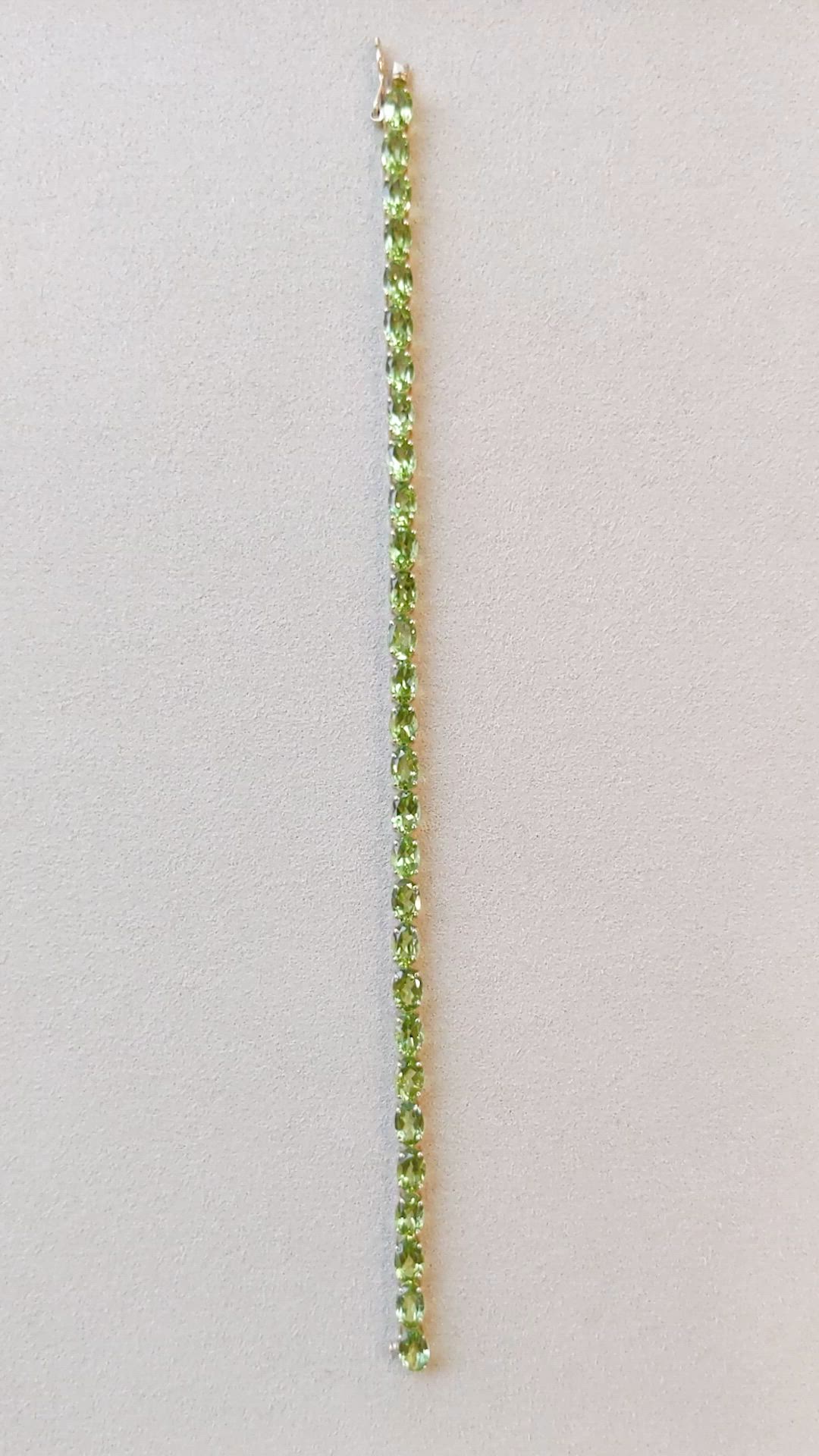 12.72&nbsp;Ct.Tw.Total Carat Weight Green (Lime Green) Peridot Tennis/Line Bracelet, 18K Yellow Gold Size Video