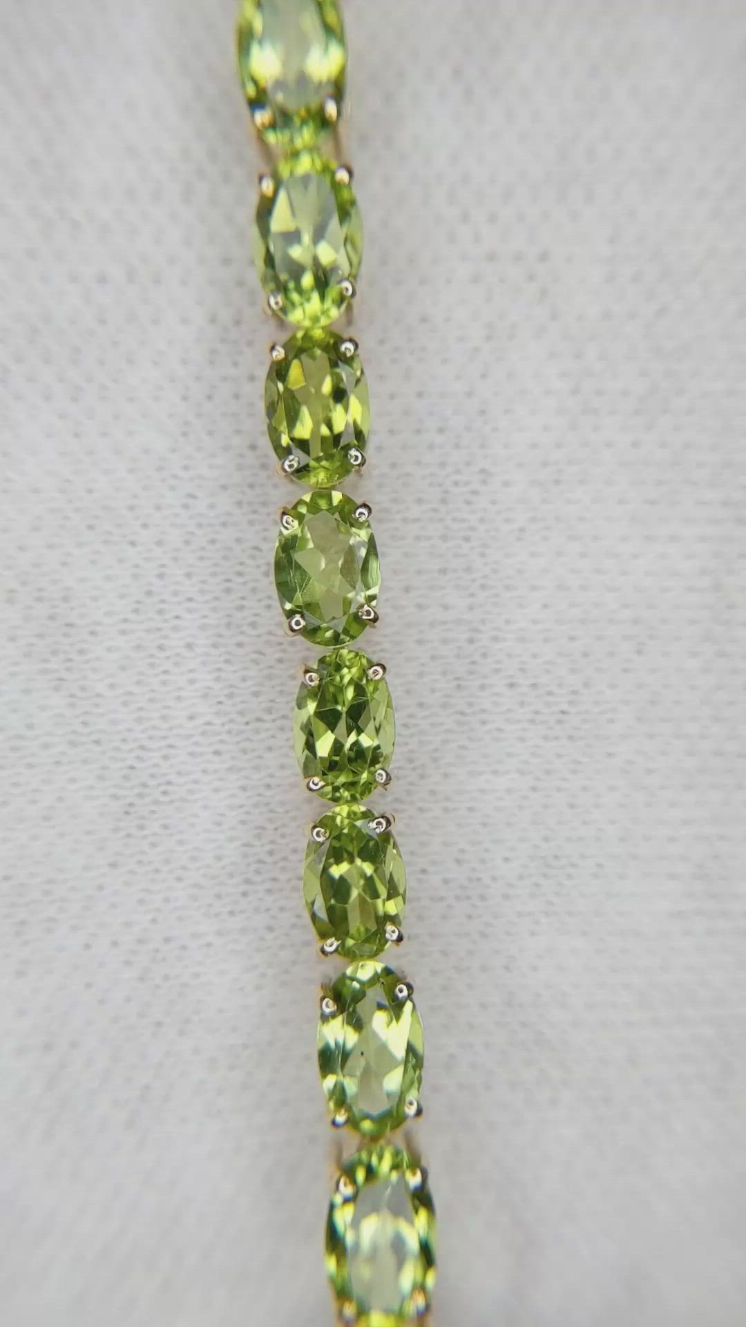 12.72&nbsp;Ct.Tw.Total Carat Weight Green (Lime Green) Peridot Tennis/Line Bracelet, 18K Yellow Gold Size Video