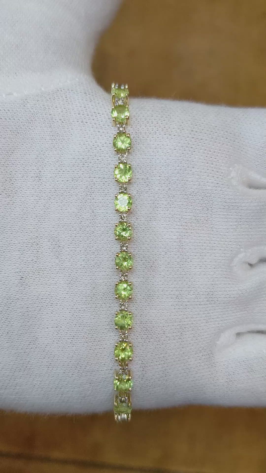 7.90 Ct.Tw.Total Carat Weight Green (Lime Green) Peridot and Natural Diamond Tennis/Line Bracelet, 14K Yellow Gold Size Video