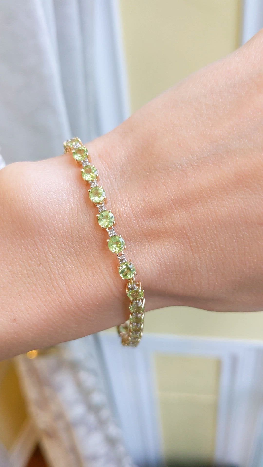 7.90 Ct.Tw.Total Carat Weight Green (Lime Green) Peridot and Natural Diamond Tennis/Line Bracelet, 14K Yellow Gold Size Video