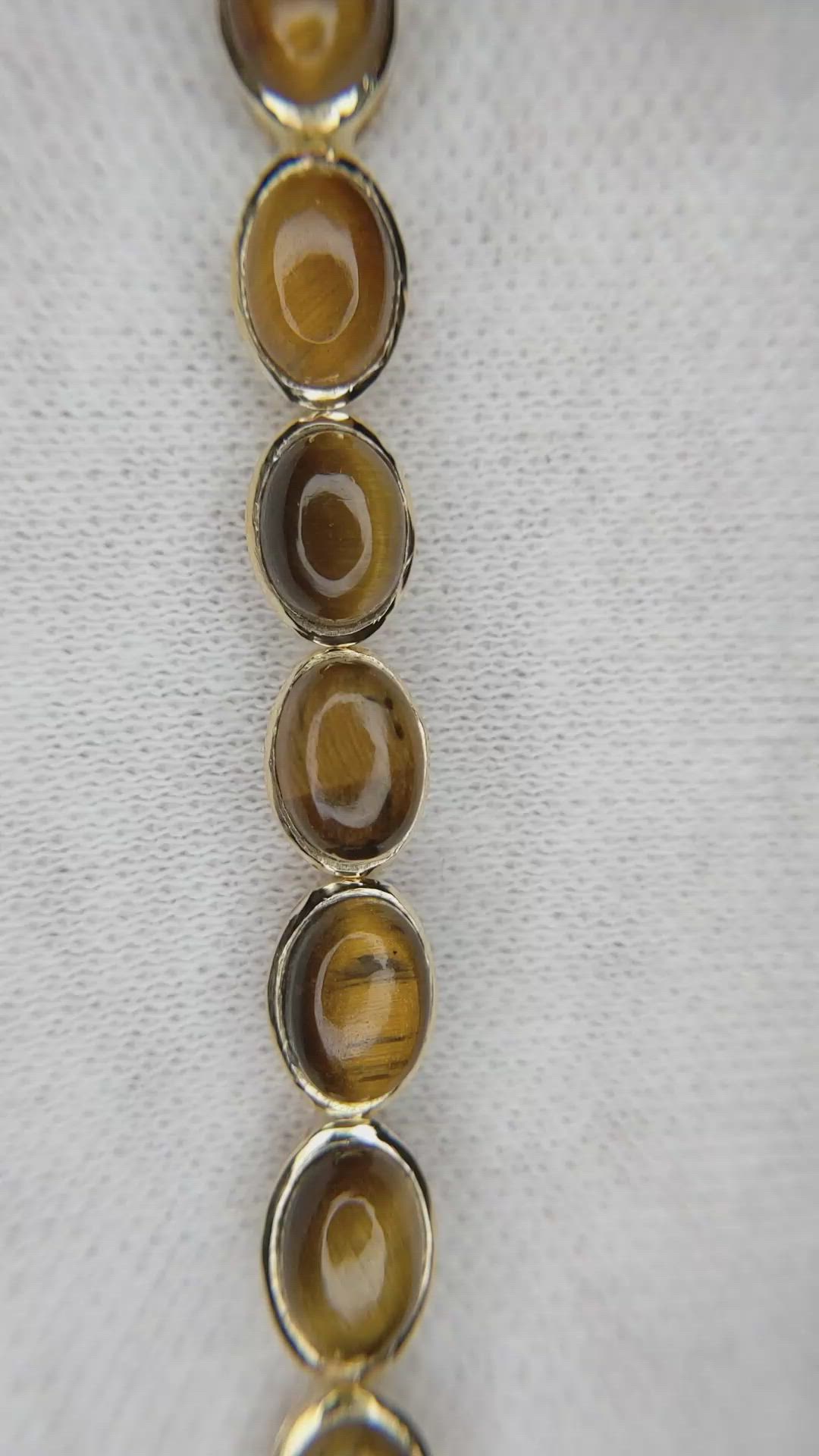 20.21&nbsp;Ct.Tw.Total Carat Weight Tiger's Eye Bezel Bracelet, 18K Yellow Gold Size Video