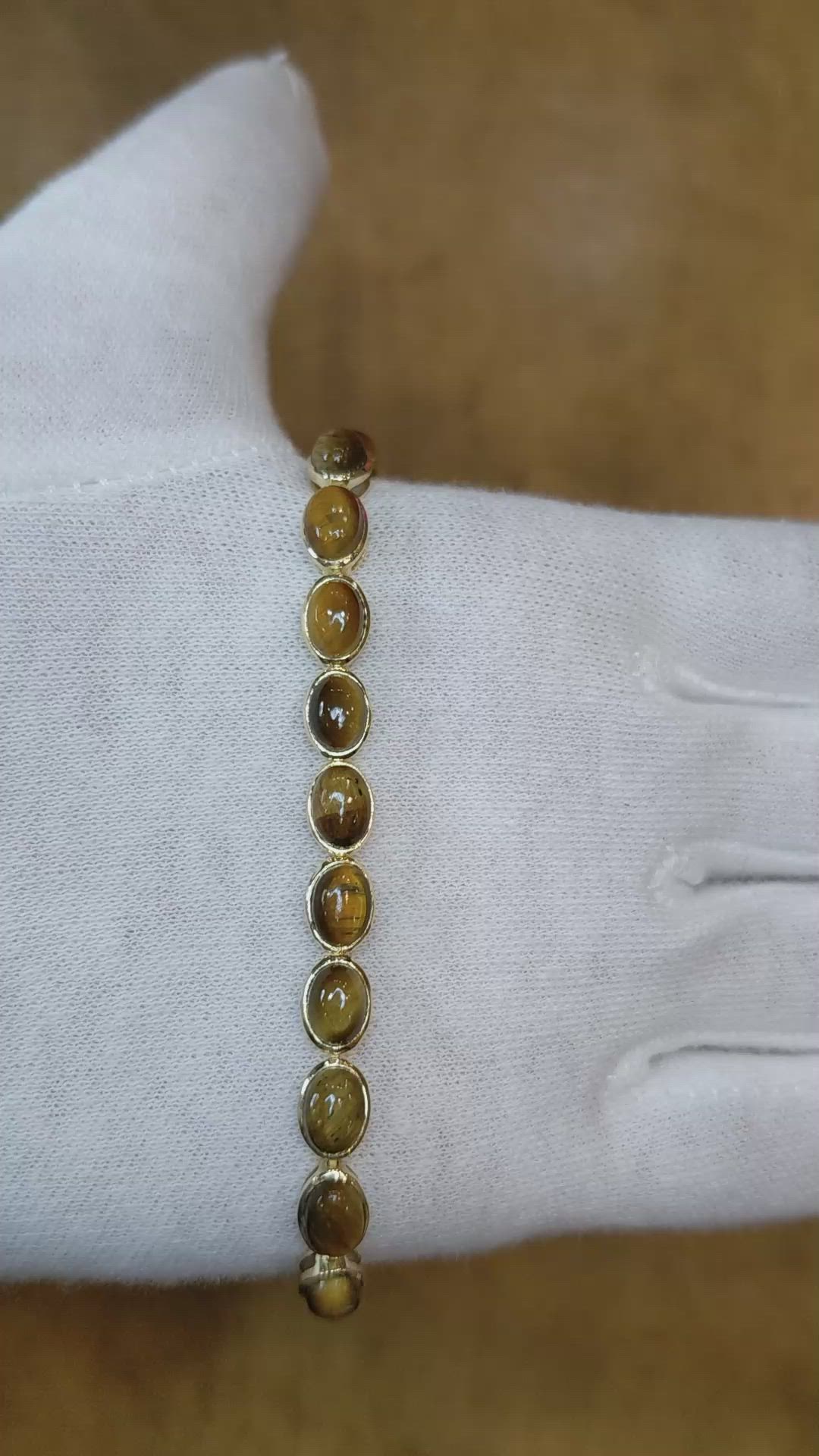 20.21&nbsp;Ct.Tw.Total Carat Weight Tiger's Eye Bezel Bracelet, 18K Yellow Gold Size Video