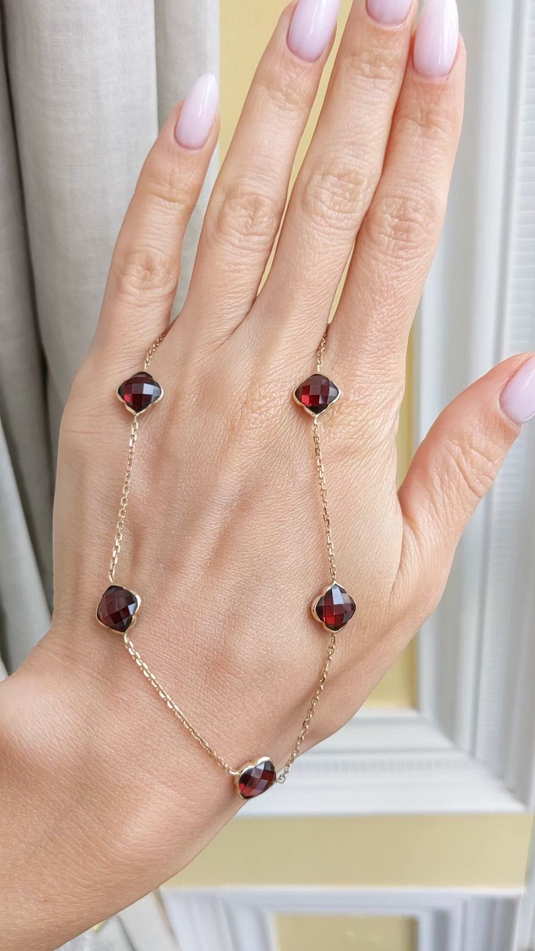 14.00 Ct. Red Garnet Bezel Necklace, 14K Yellow Gold Size Video