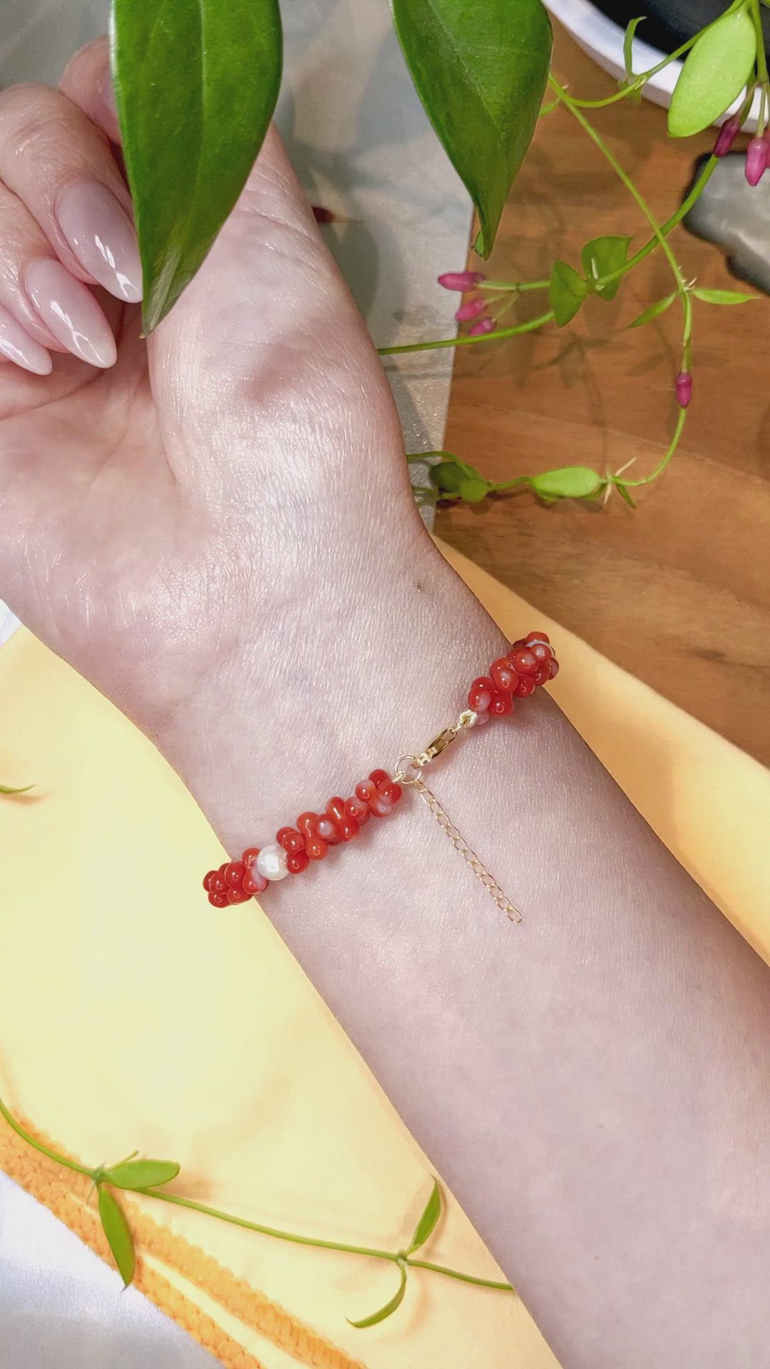 29.45&nbsp;Ct.Tw.Total Carat Weight Red Coral and White Freshwater Pearl Tennis/Line Bracelet, 18K Yellow Gold Size Video