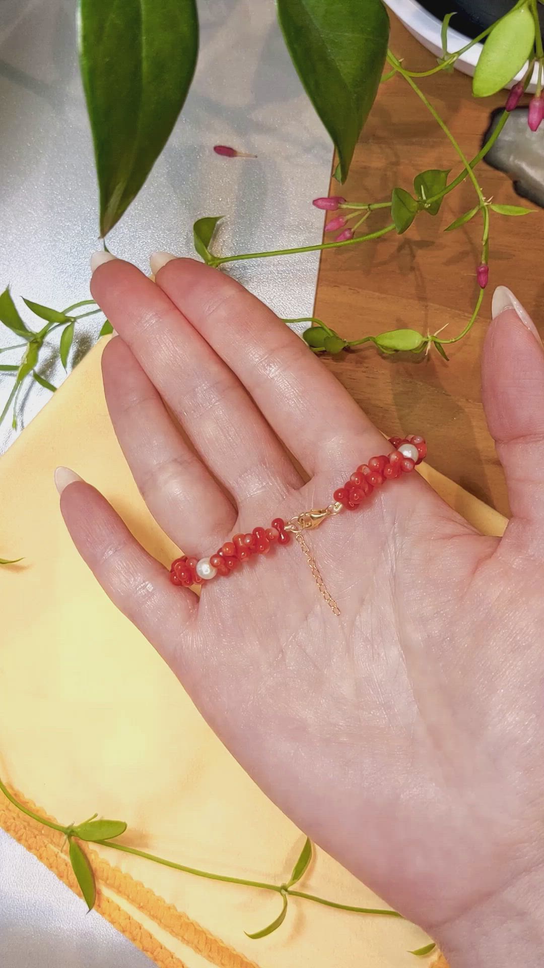 29.45&nbsp;Ct.Tw.Total Carat Weight Red Coral and White Freshwater Pearl Tennis/Line Bracelet, 18K Yellow Gold Size Video