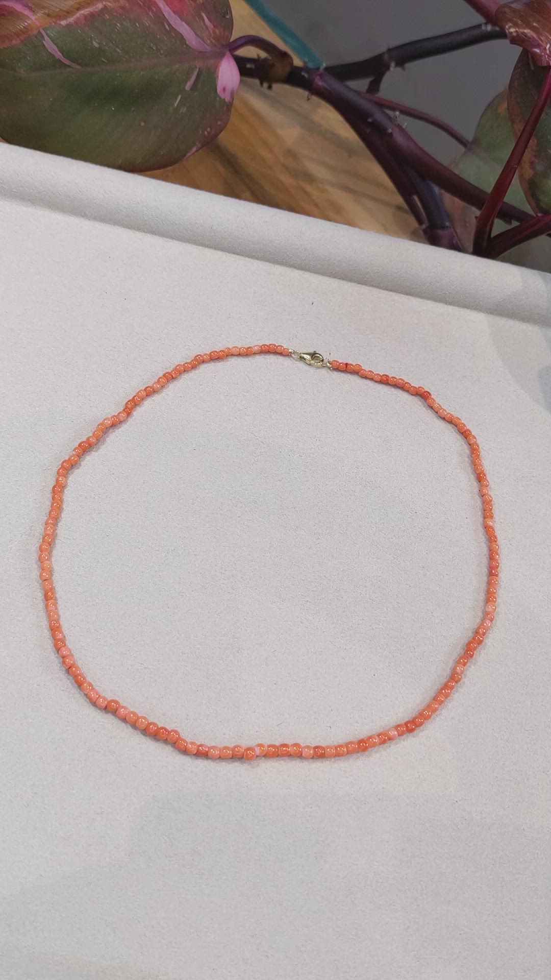 26.14 Ct. Salmon (Orange) Coral Antique Style Necklace, 18K Yellow Gold Size Video