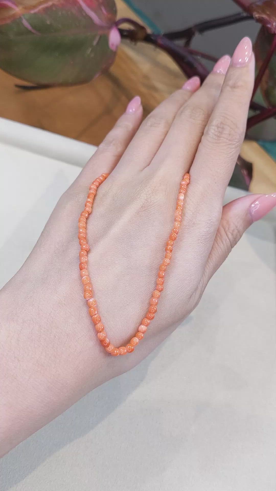 26.14 Ct. Salmon (Orange) Coral Antique Style Necklace, 18K Yellow Gold Size Video