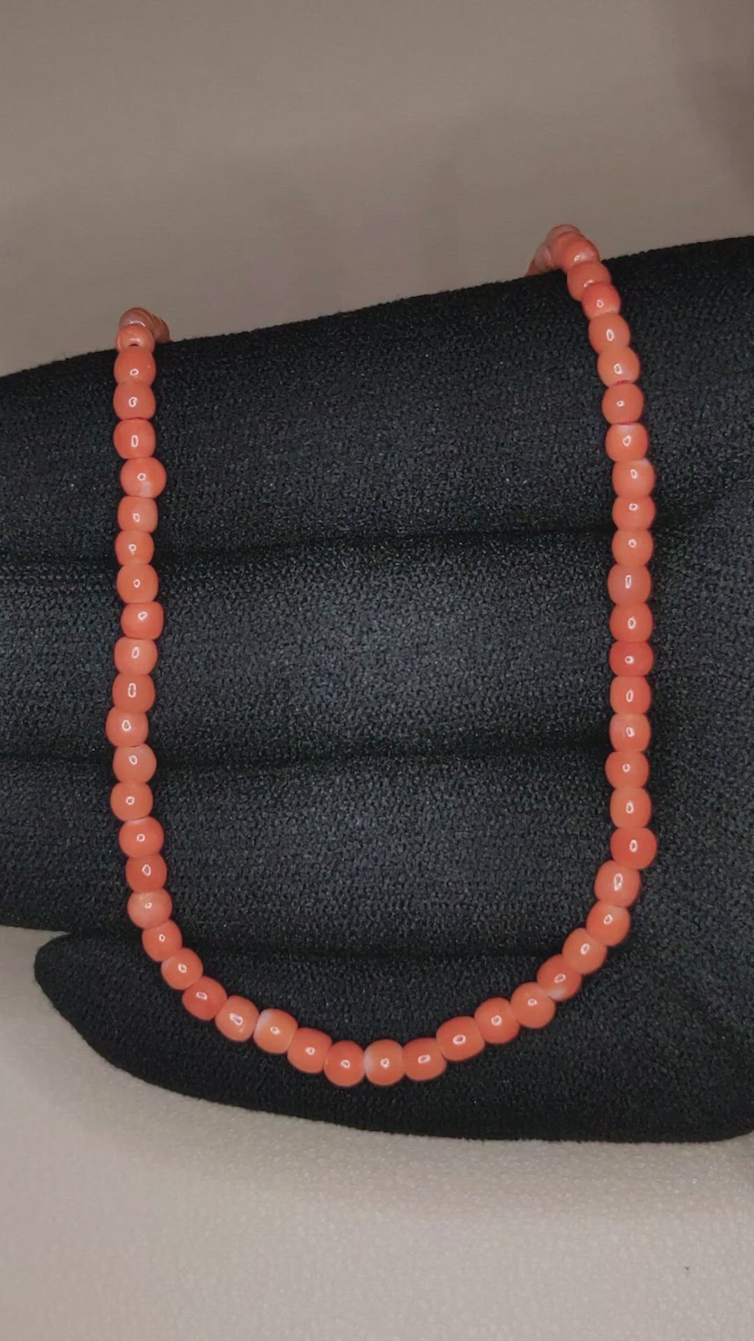 26.14 Ct. Salmon (Orange) Coral Antique Style Necklace, 18K Yellow Gold Size Video