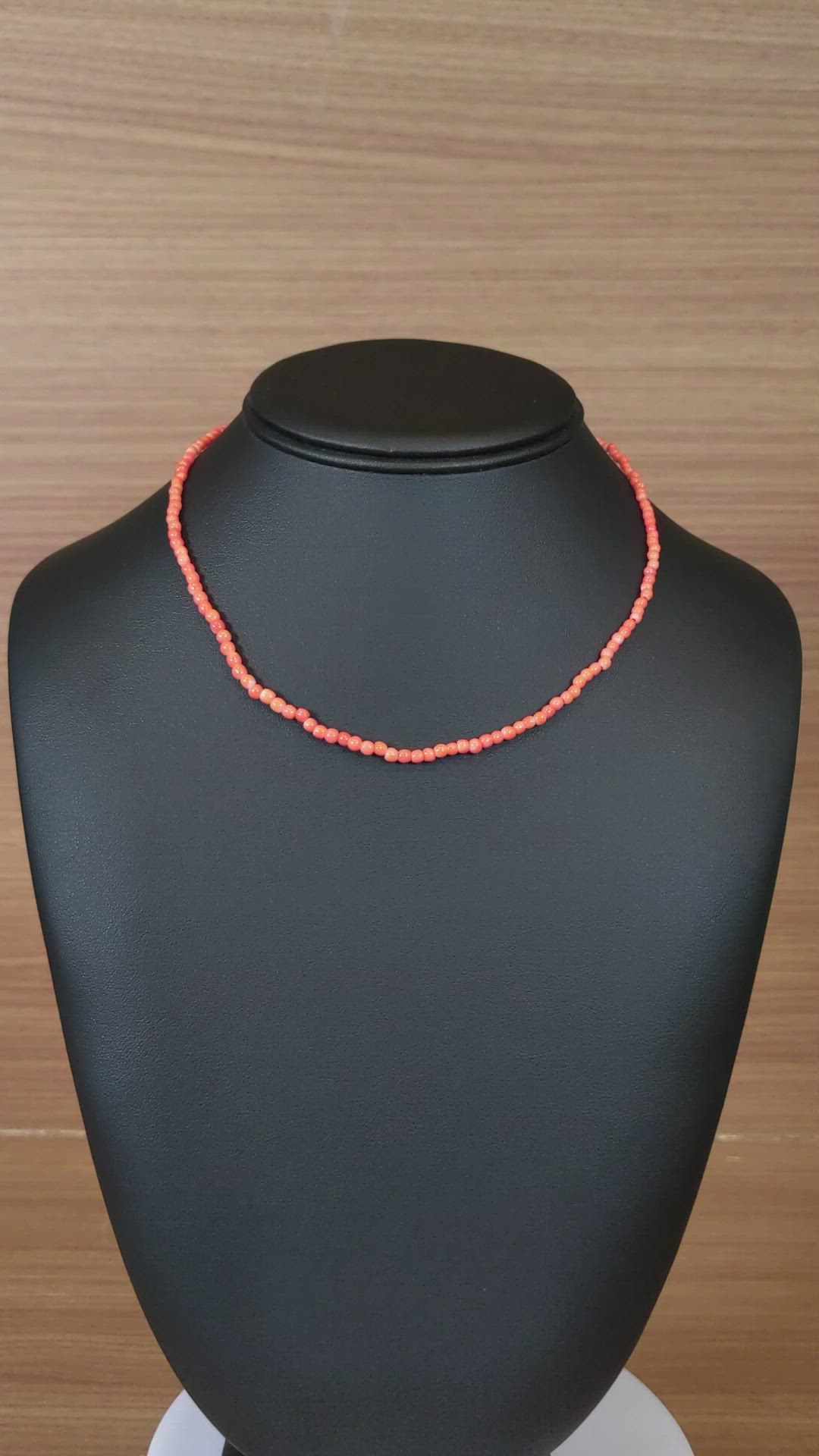 26.14 Ct. Salmon (Orange) Coral Antique Style Necklace, 18K Yellow Gold Size Video