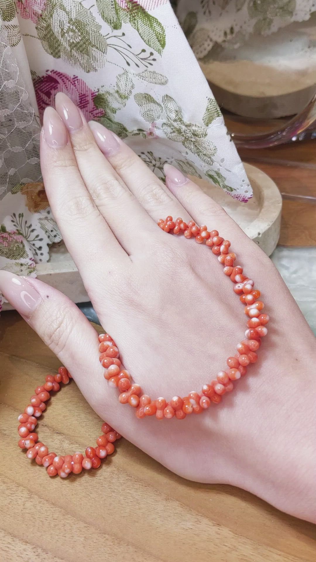 117.45 Ct. Salmon (Orangish Red) Coral Multi Stone Necklace, 18K Yellow Gold Size Video