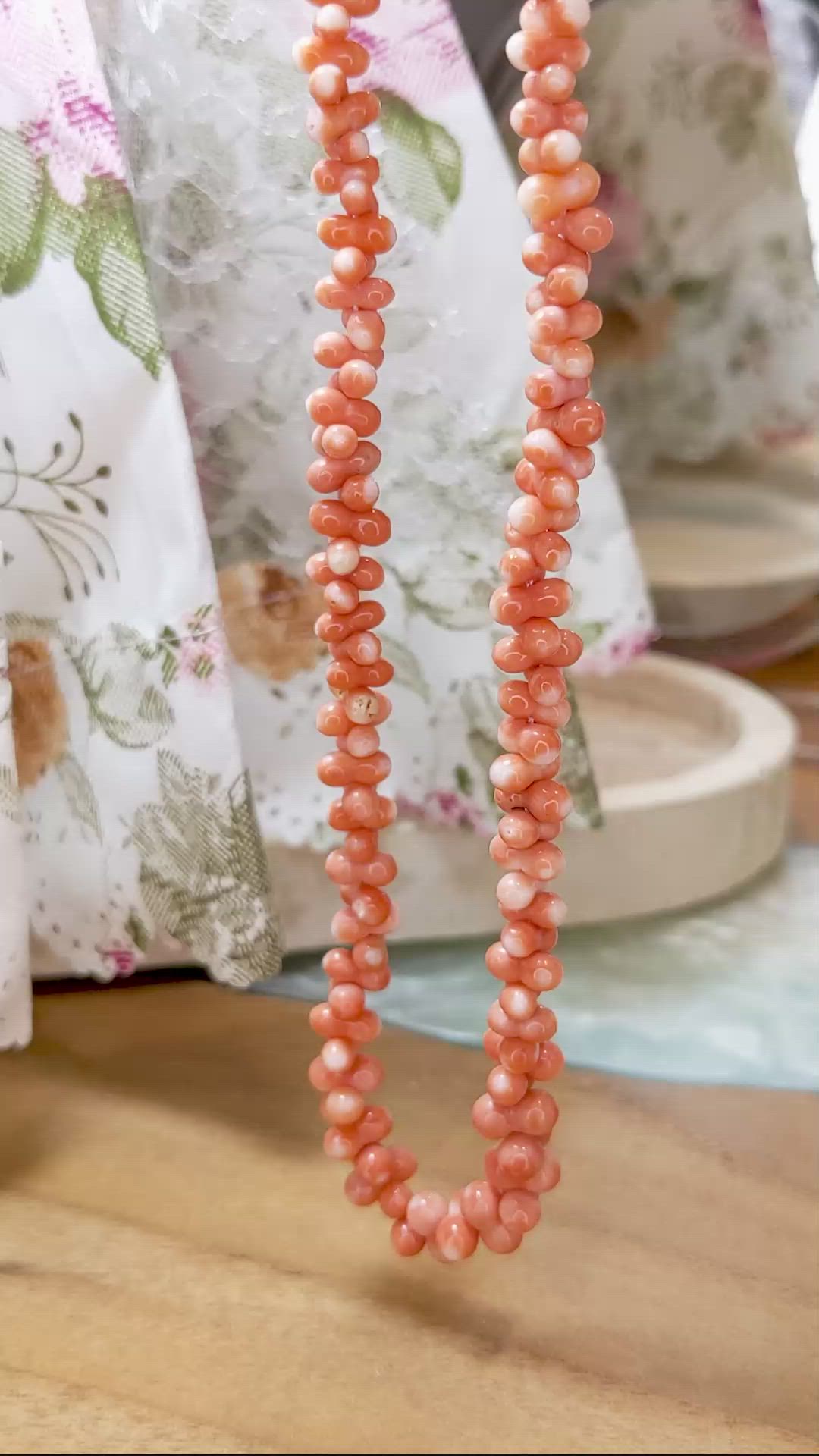 115.40 Ct. Salmon (Orangish Red) Coral Multi Stone Necklace, 18K Yellow Gold Size Video