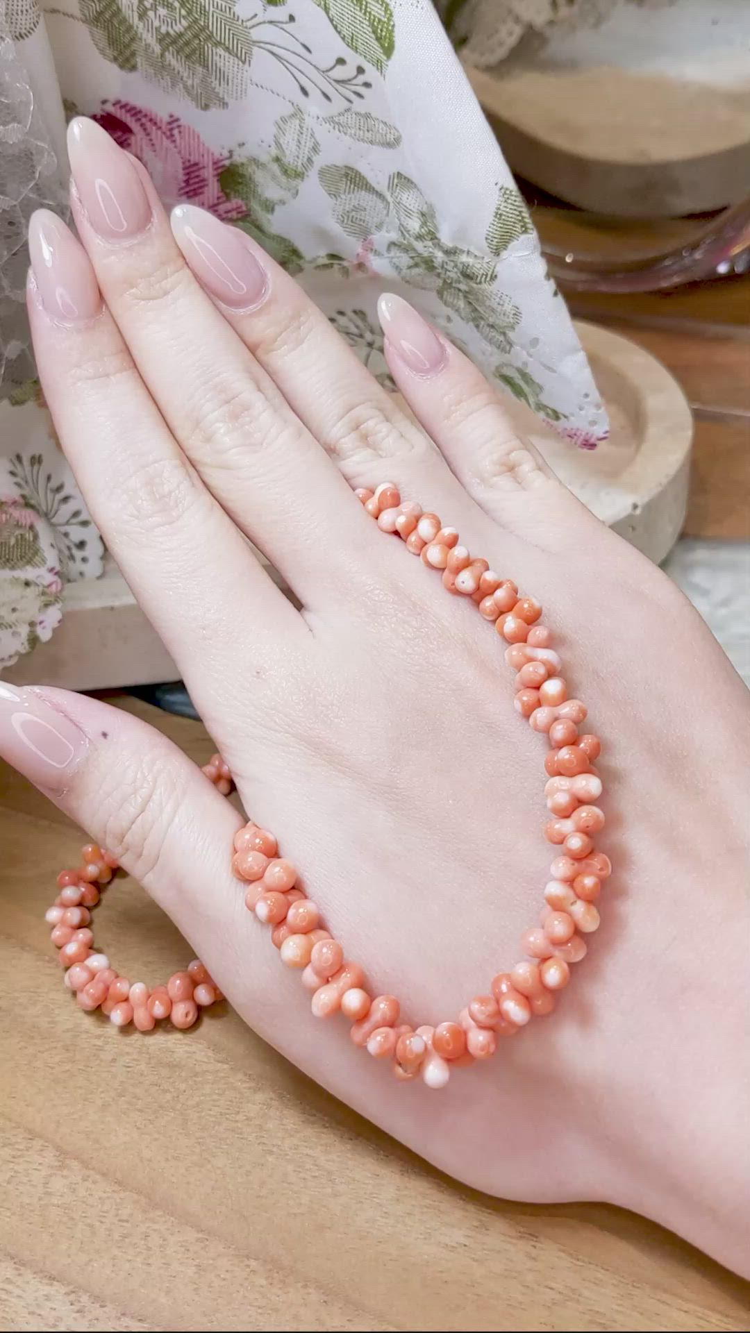 115.40 Ct. Salmon (Orangish Red) Coral Multi Stone Necklace, 18K Yellow Gold Size Video