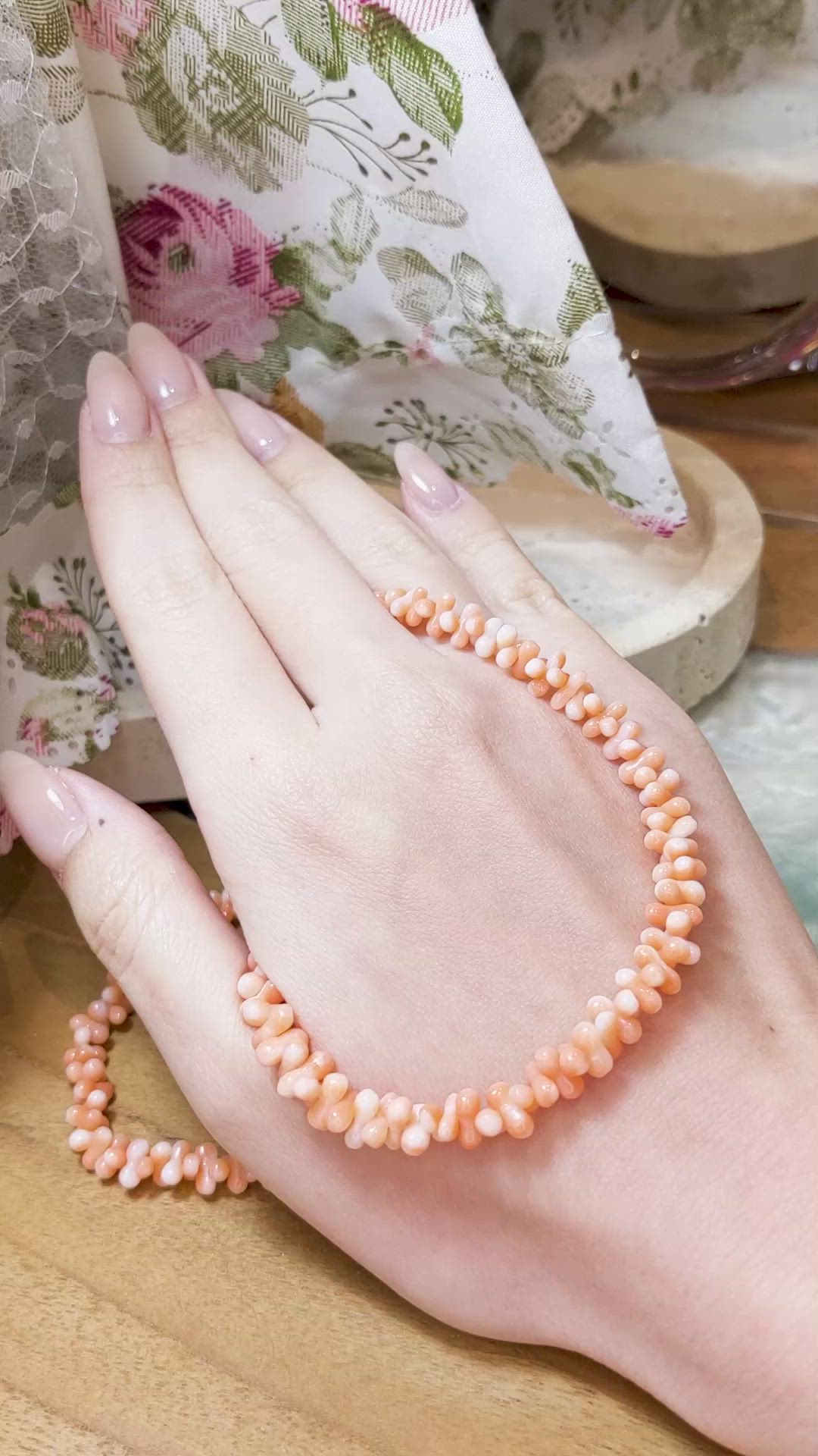 92.85 Ct. Salmon (Orange) Coral Multi Stone Necklace, 18K Yellow Gold Size Video