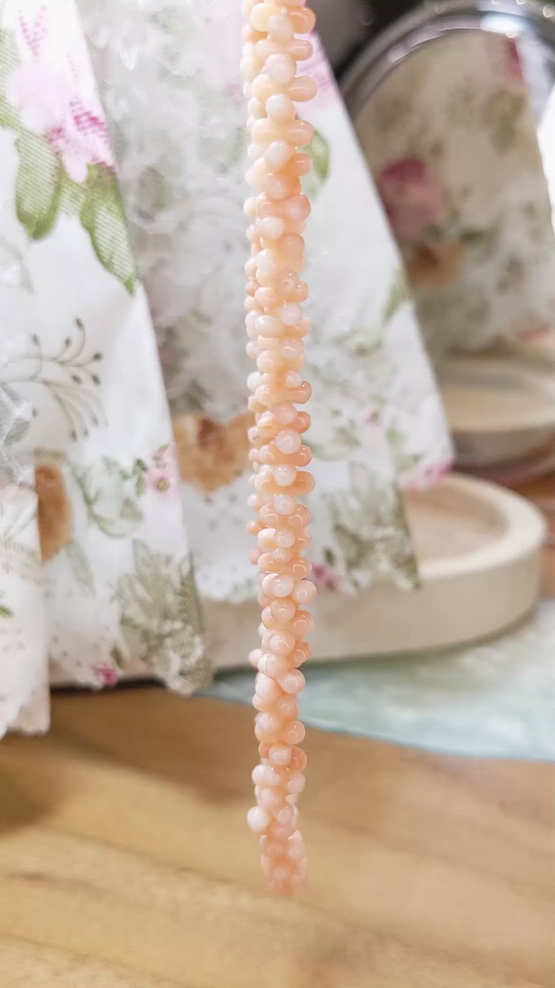 81.80 Ct. Salmon and White Coral Multi Stone Necklace, 18K Yellow Gold Size Video