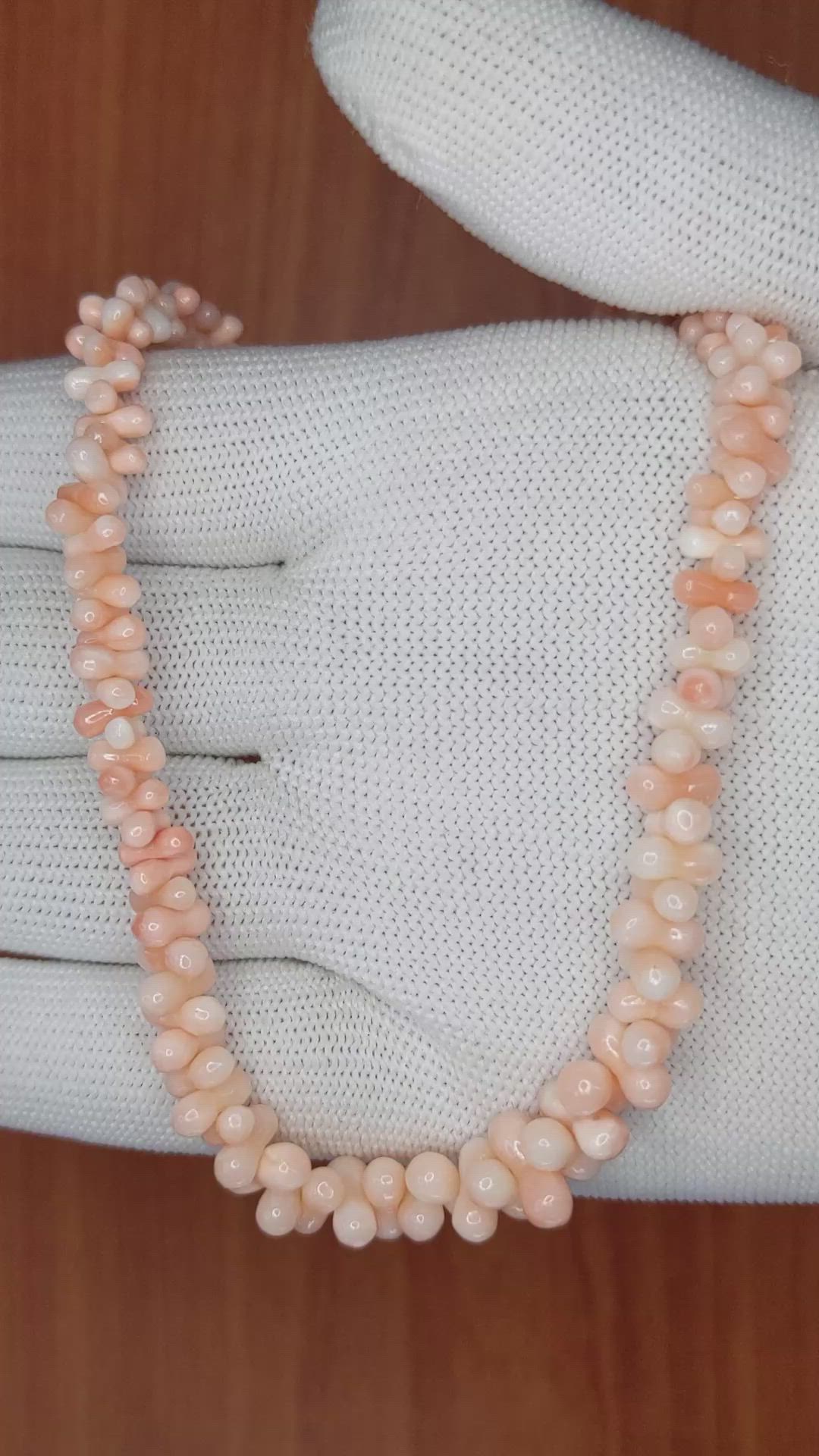 81.80 Ct. Salmon and White Coral Multi Stone Necklace, 18K Yellow Gold Size Video
