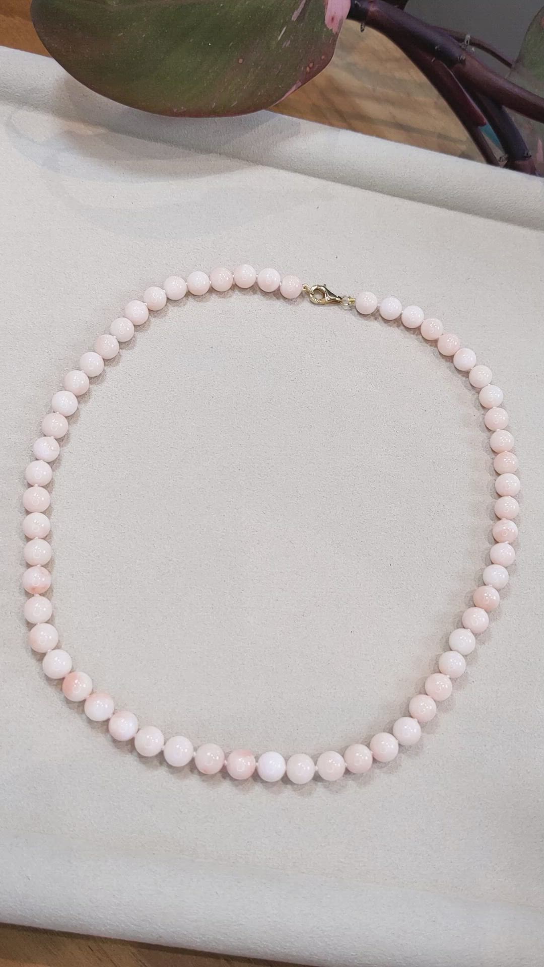 151.66 Ct. Salmon and White Coral Multi Stone Necklace, 18K Yellow Gold Size Video