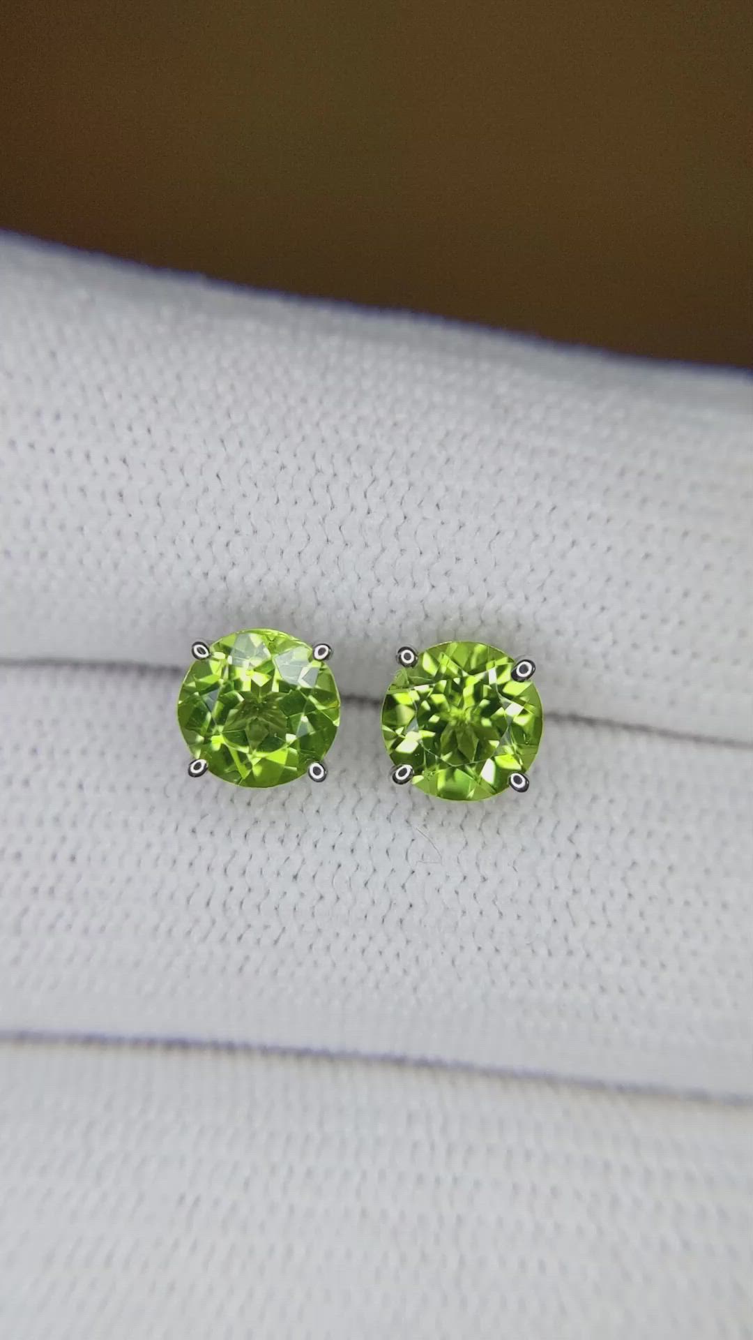 2.00&nbsp;Ct.Tw.Total Carat Weight Green Peridot Studs Earrings, 14K White Gold Size Video