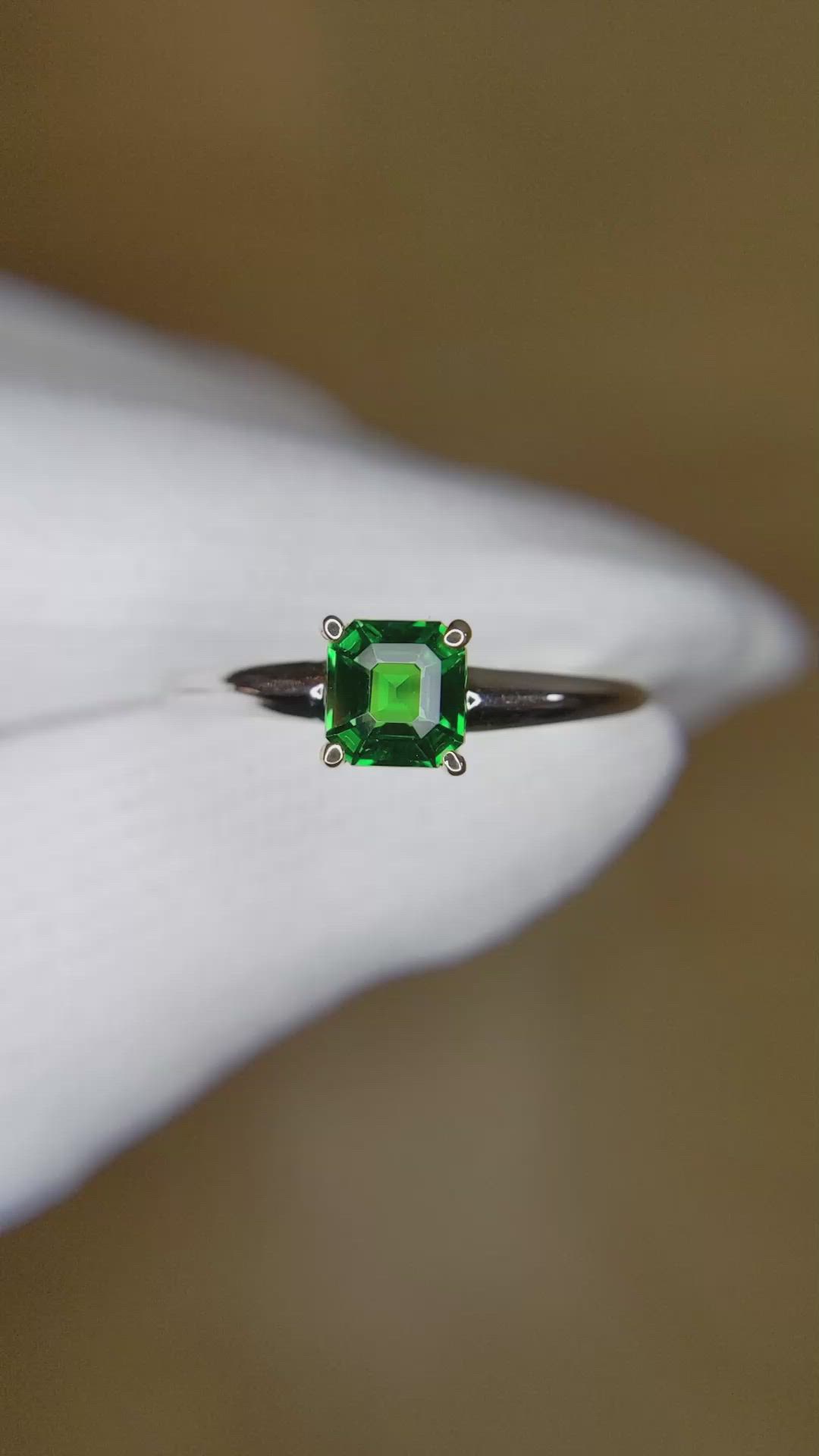 0.70 Ct. Tsavorite Garnet Solitaire Ring, 14K Yellow & White Size Video