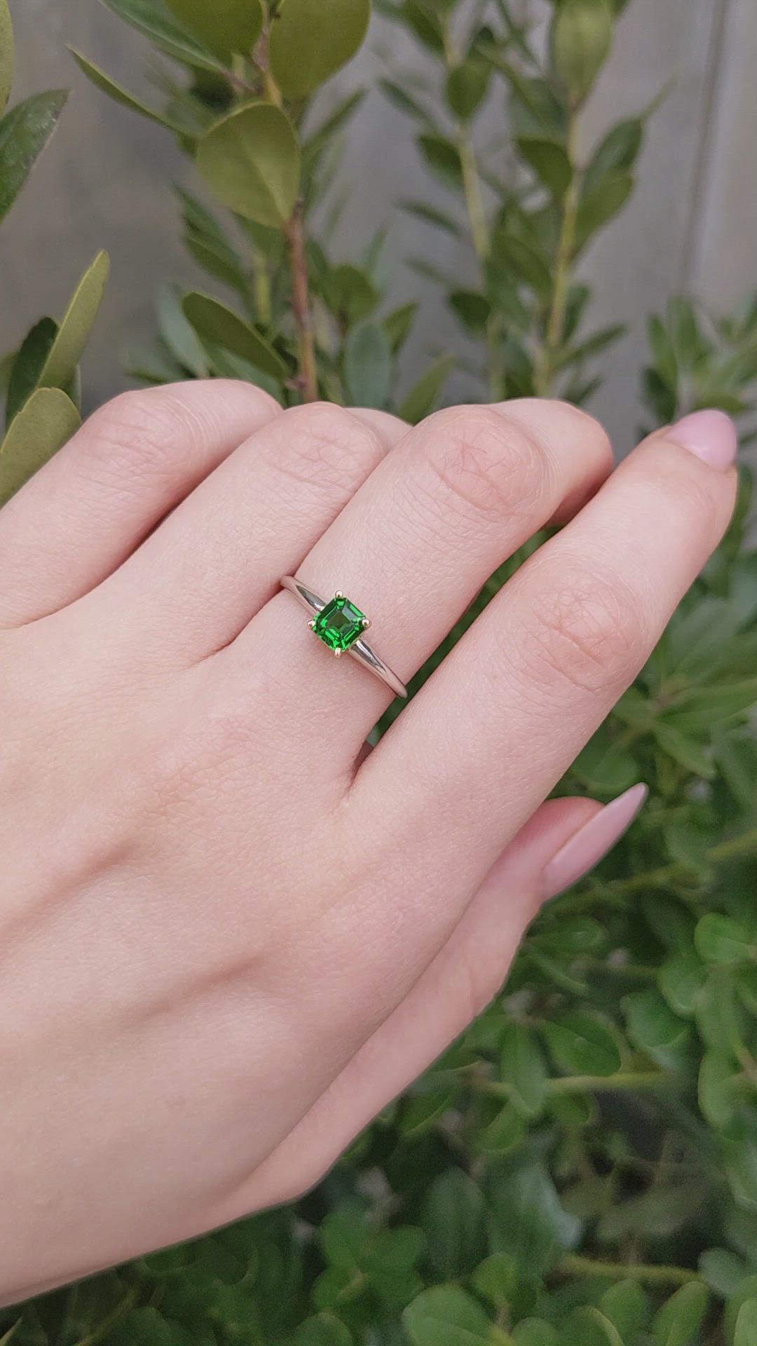 0.70 Ct. Tsavorite Garnet Solitaire Ring, 14K Yellow & White Size Video