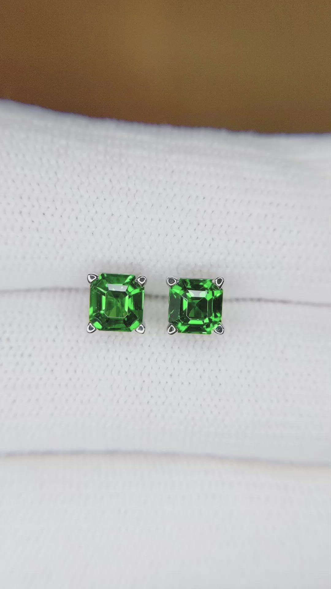 1.30&nbsp;Ct.Tw.Total Carat Weight Tsavorite Garnet Studs Earrings, 14K White Gold Size Video