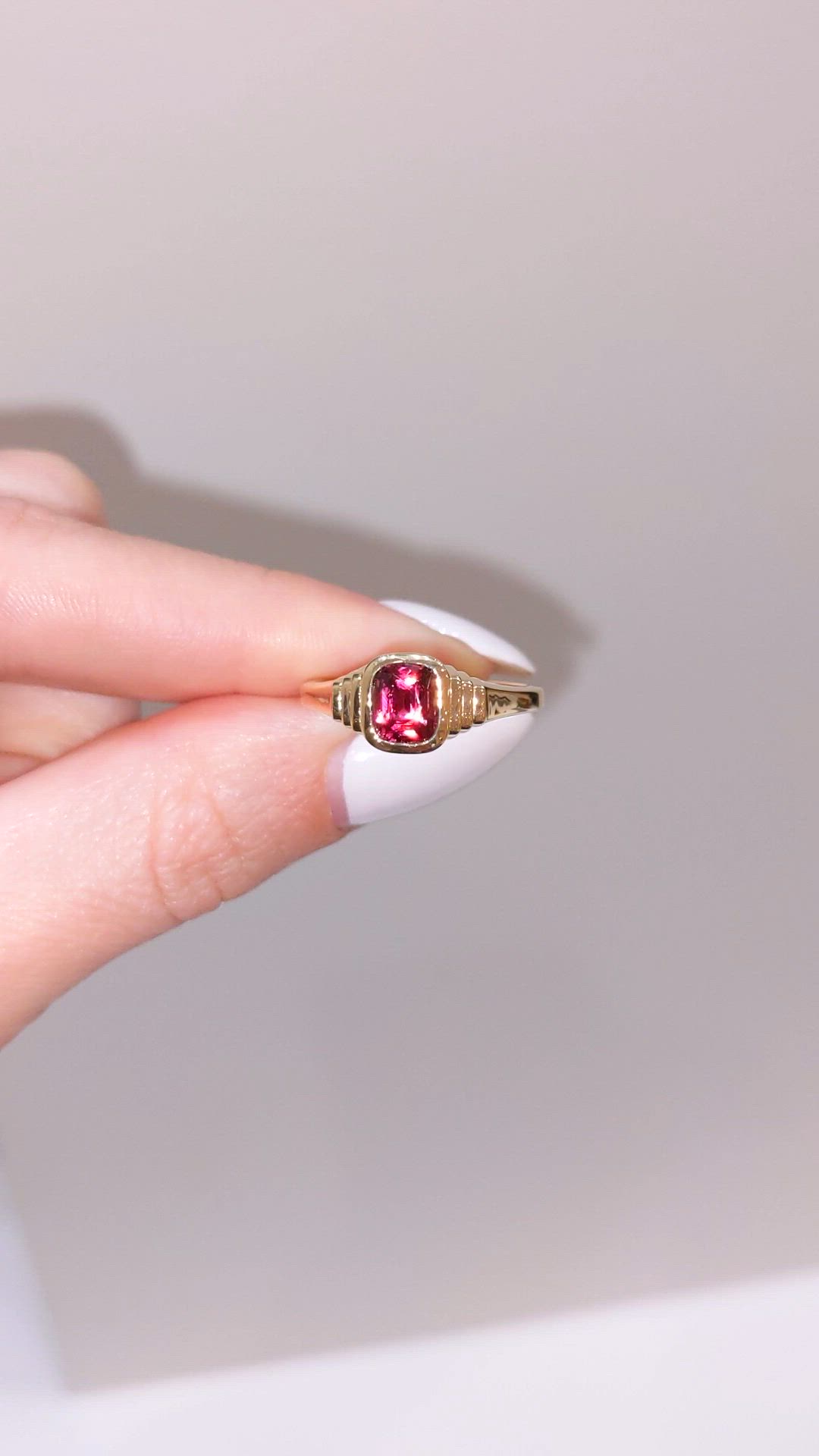 1.06 Ct. Red Garnet Bezel Ring, 18K Yellow Gold Size Video
