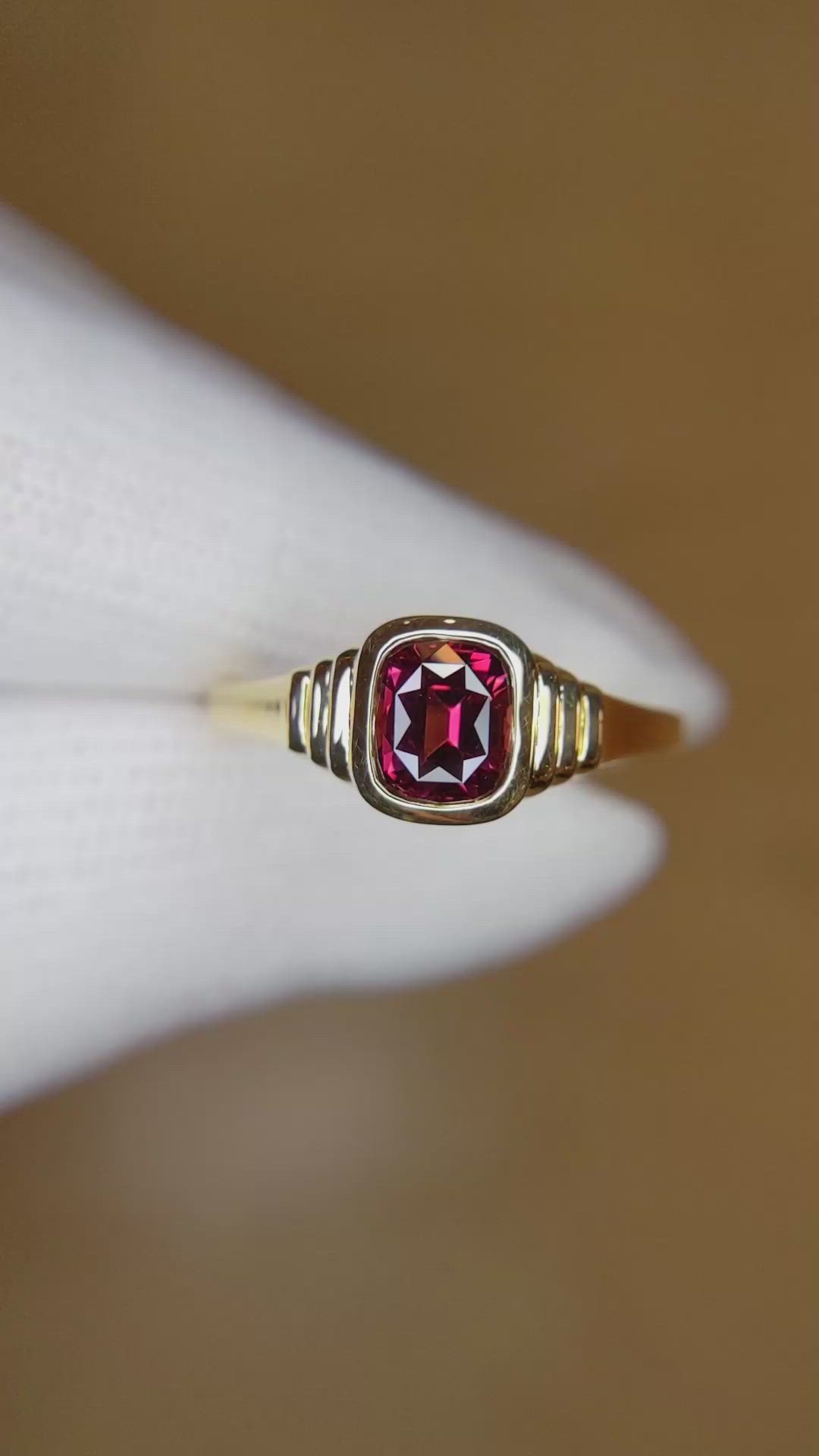 1.06 Ct. Red Garnet Bezel Ring, 18K Yellow Gold Size Video
