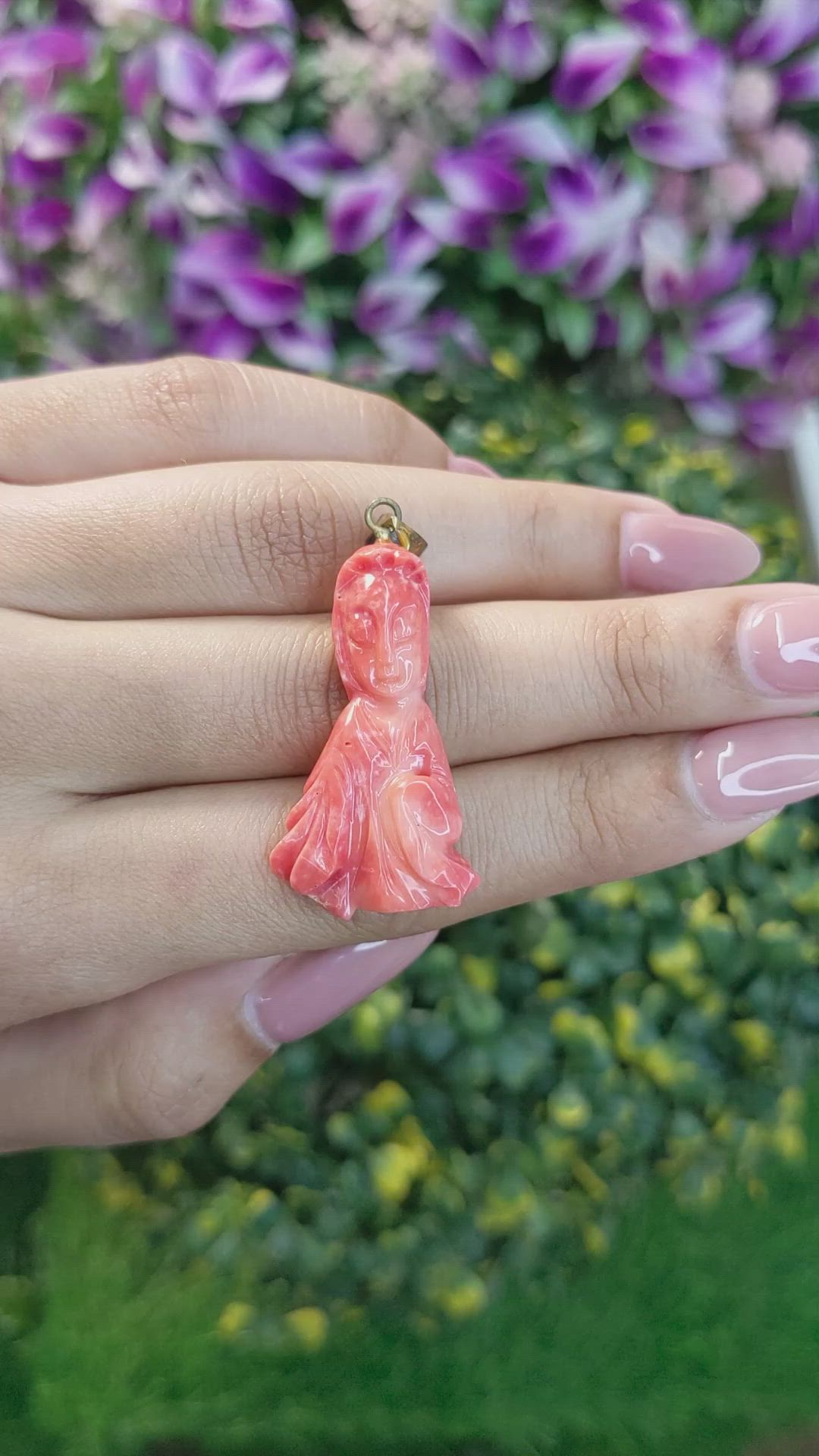 31.20 Ct. Salmon (Orangish Red) Coral Antique Style Pendant, 14K Yellow Gold Size Video