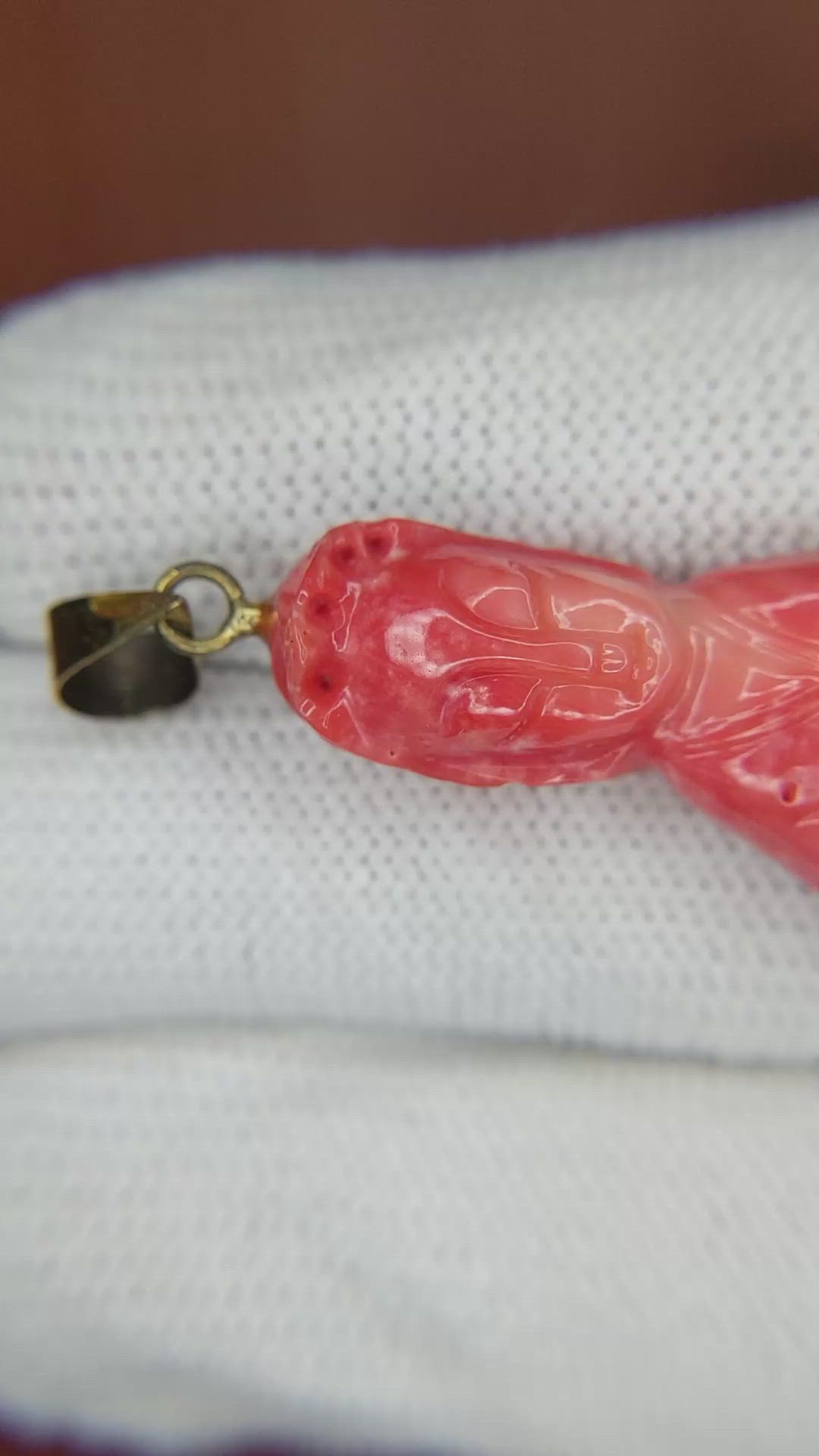 31.20 Ct. Salmon (Orangish Red) Coral Antique Style Pendant, 14K Yellow Gold Size Video