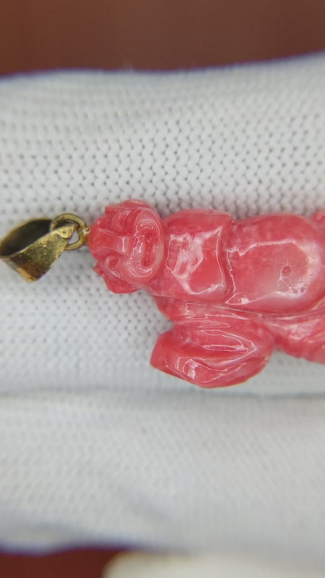 25.25 Ct. Salmon (Orangish Red) Coral Antique Style Pendant, 14K Yellow Gold Size Video