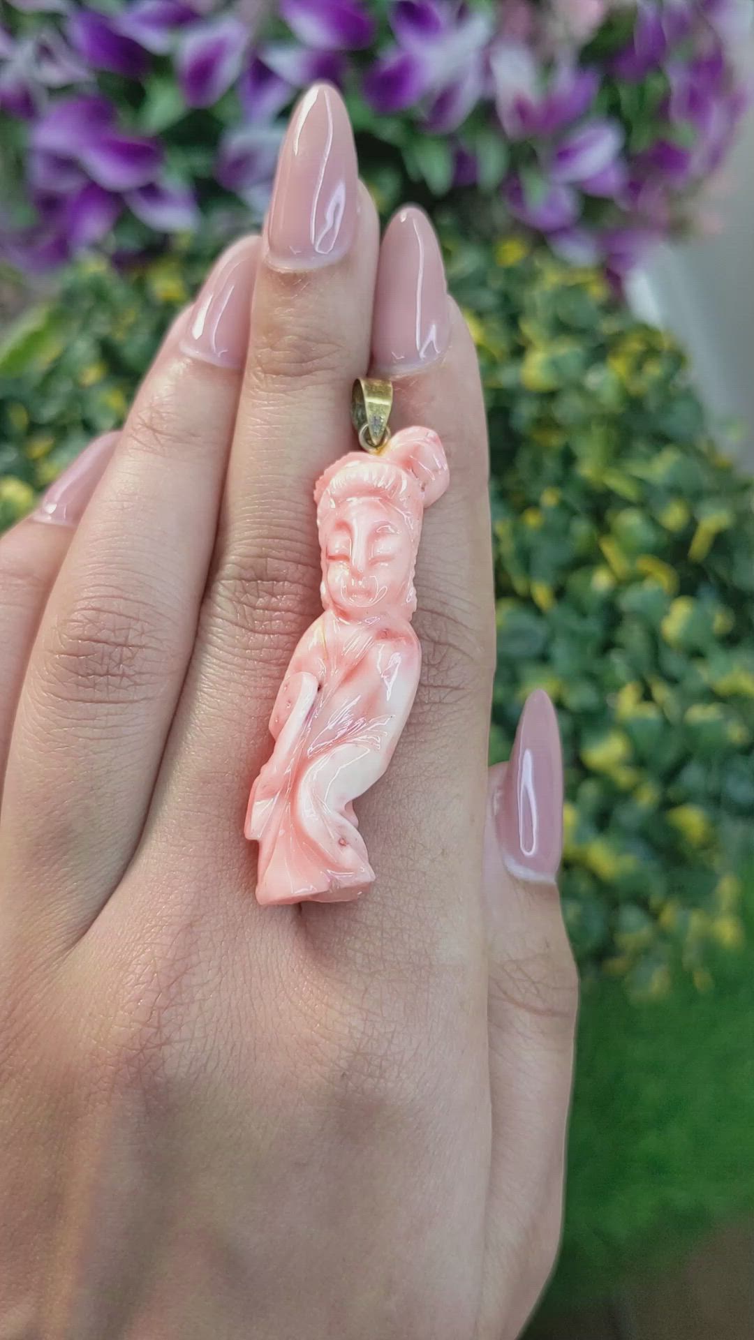 50.16 Ct. Salmon and White Coral Antique Style Pendant, 14K Yellow Gold Size Video