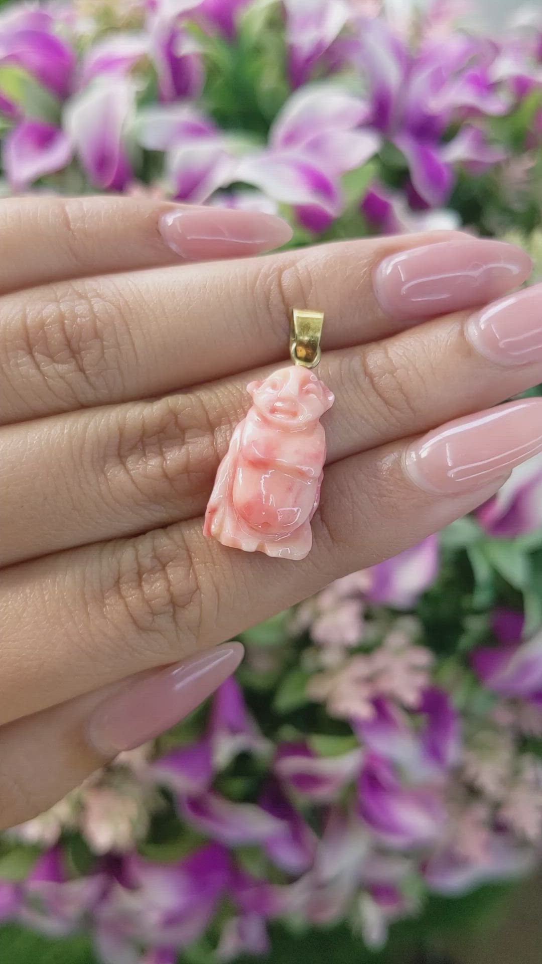 14.70 Ct. Salmon and White Coral Antique Style Pendant, 14K Yellow Gold Size Video