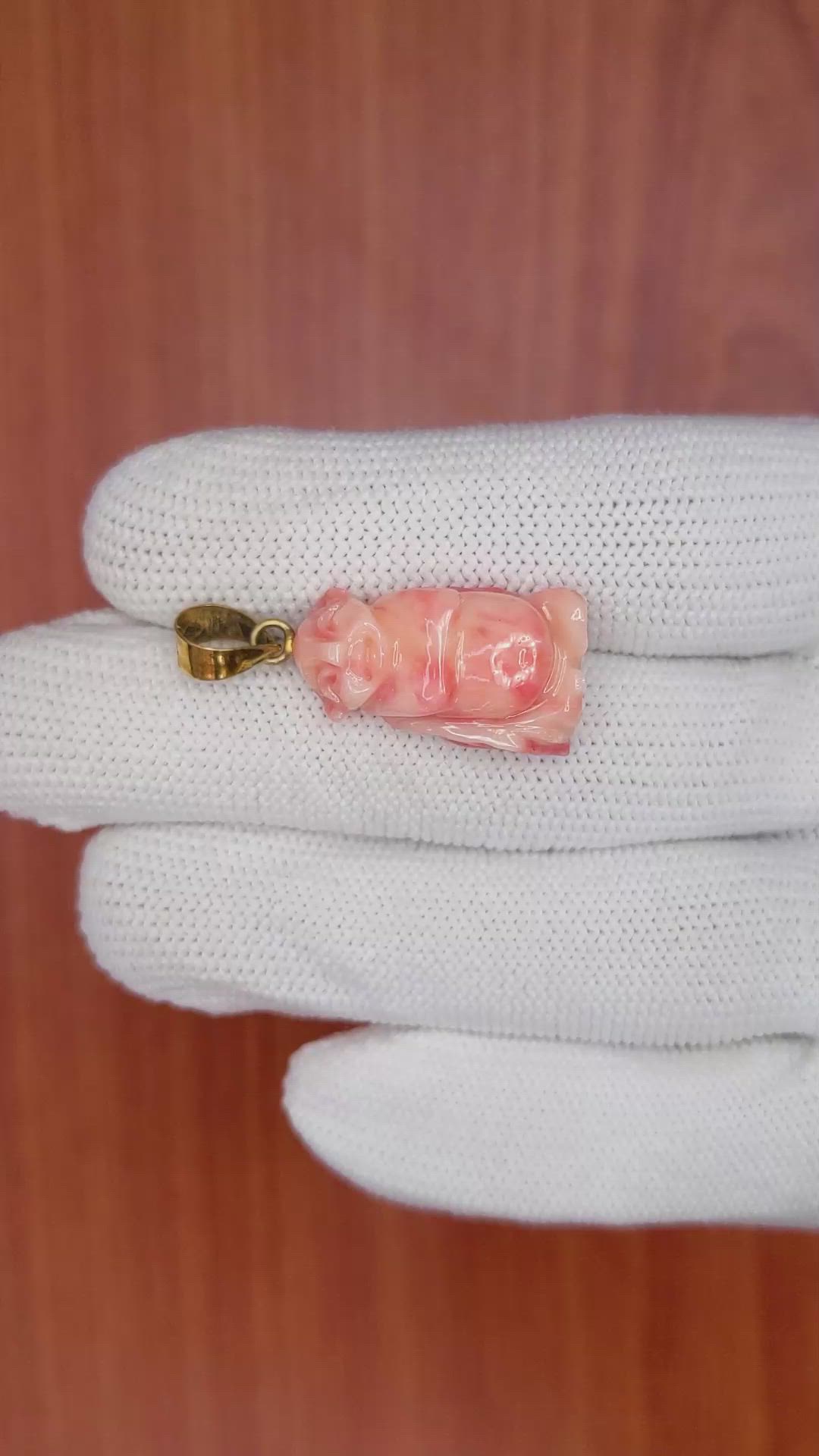 14.70 Ct. Salmon and White Coral Antique Style Pendant, 14K Yellow Gold Size Video