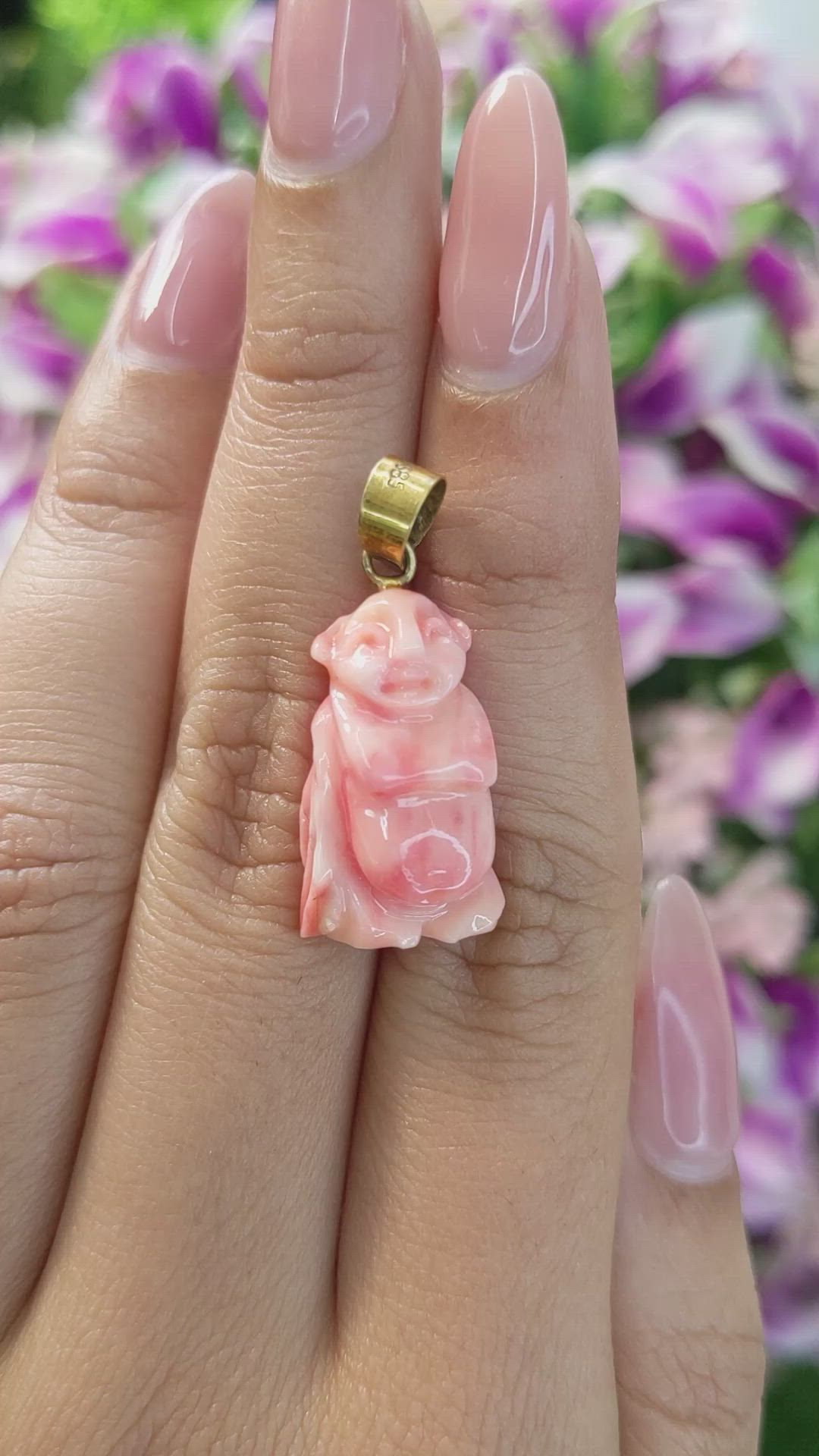 14.70 Ct. Salmon and White Coral Antique Style Pendant, 14K Yellow Gold Size Video