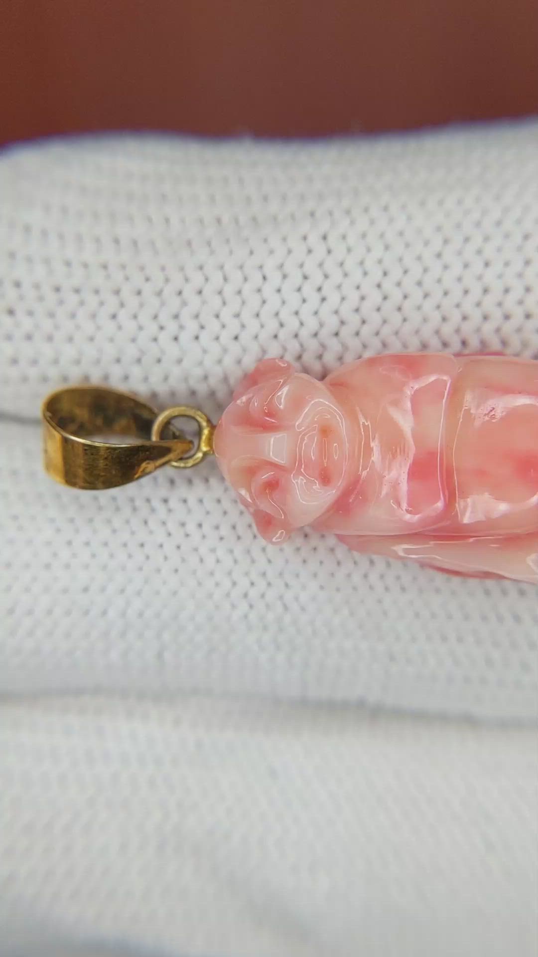 14.70 Ct. Salmon and White Coral Antique Style Pendant, 14K Yellow Gold Size Video