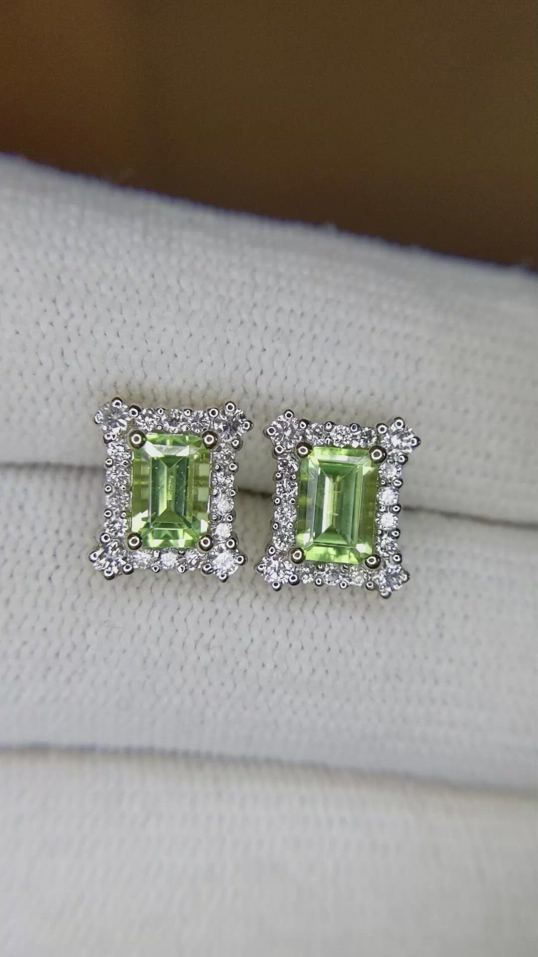 1.24&nbsp;Ct.Tw.Total Carat Weight Yellowish Green Peridot and Natural Diamond Studs Earrings, 14K Yellow Gold Size Video