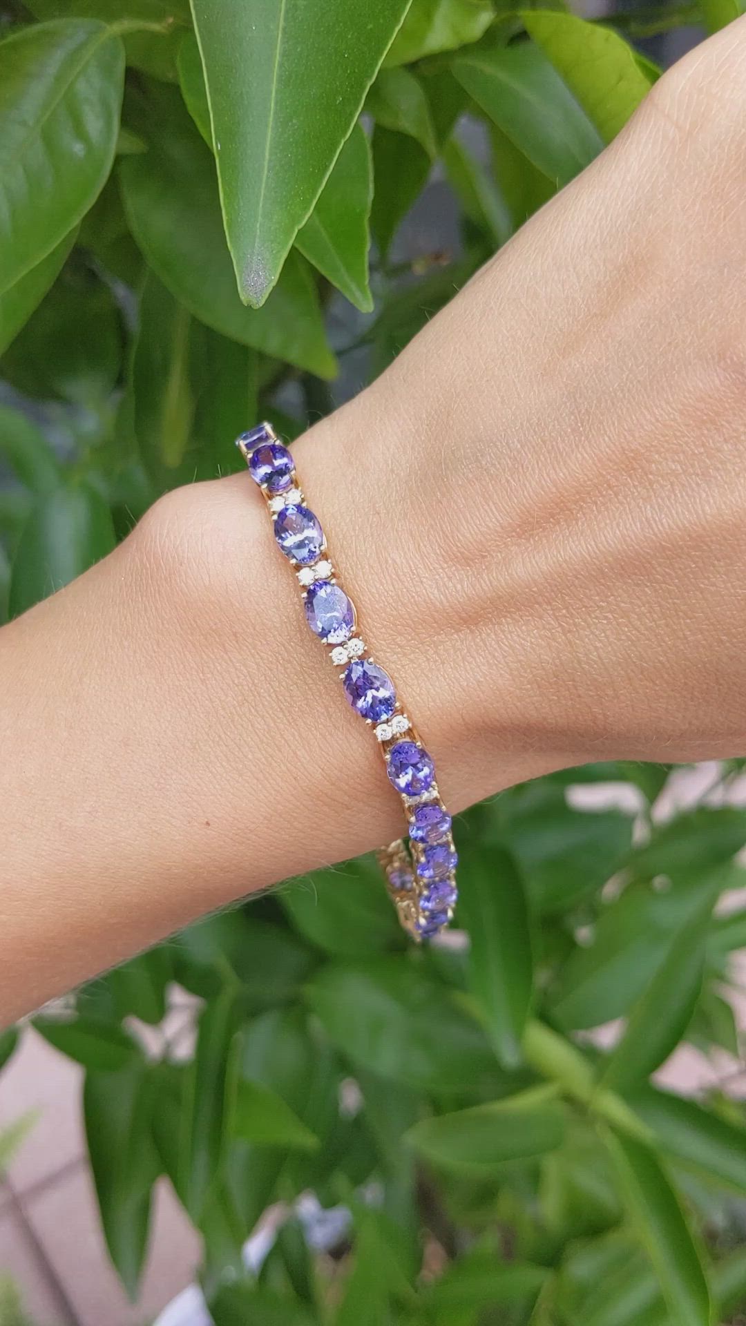 16.45&nbsp;Ct.Tw.Total Carat Weight Violet Tanzanite and Natural Diamond Tennis/Line Bracelet, 14K Yellow Gold Size Video
