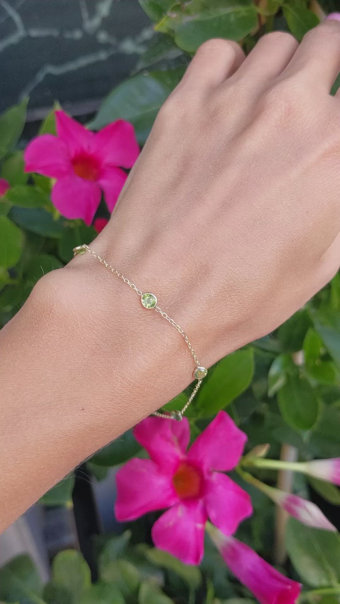 1.50 Ct.Tw.Total Carat Weight Green (Lime Green) Peridot Tennis/Line Bracelet, 14K Yellow Gold Size Video