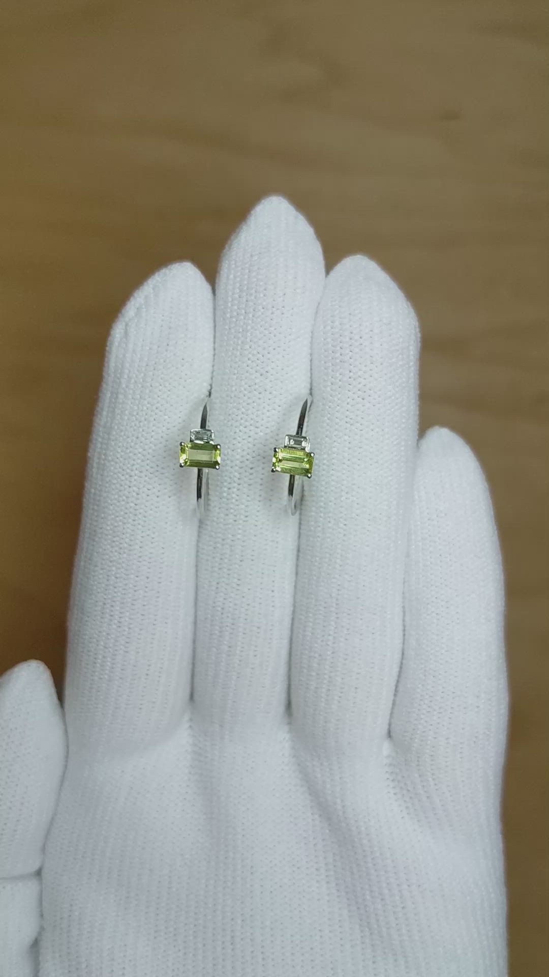 0.66&nbsp;Ct.Tw.Total Carat Weight Green (Lime Green) Peridot and Natural Diamond Hoops Earrings, 14K White Gold Size Video