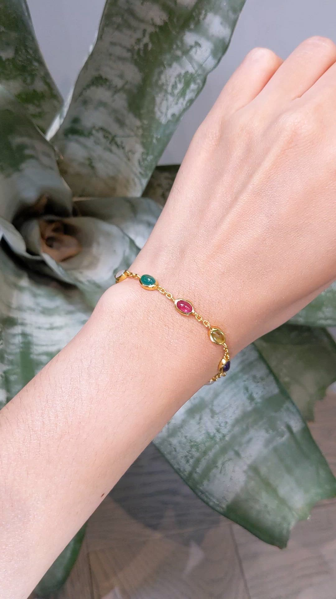 4.87&nbsp;Ct.Tw.Total Carat Weight Amethyst, Agate, Moonstone, Ruby, Peridot, Citrine and Carnelian Bezel Bracelet, 22K Gold Plated Silver Size Video