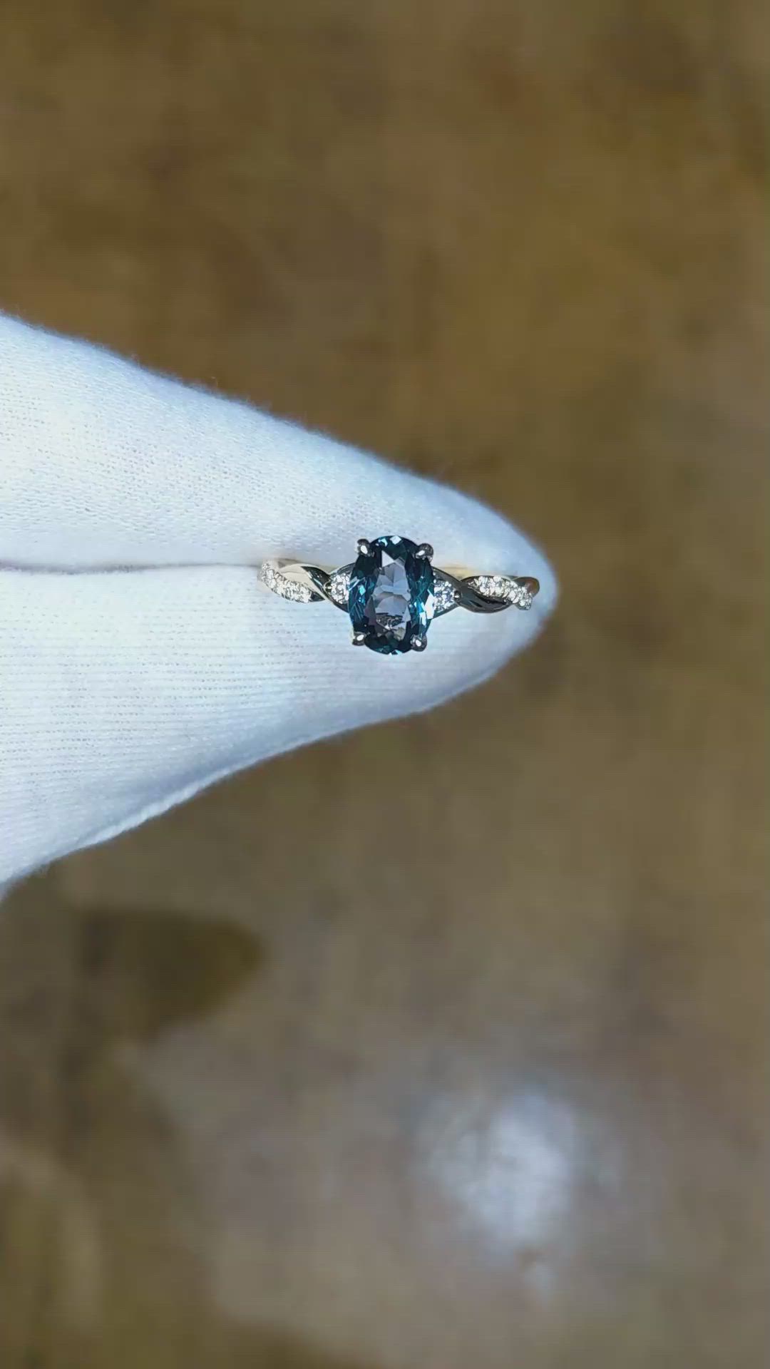 1.33 Ct. Blue Spinel and Natural Diamond Pave Ring, 18K Yellow Gold Size Video