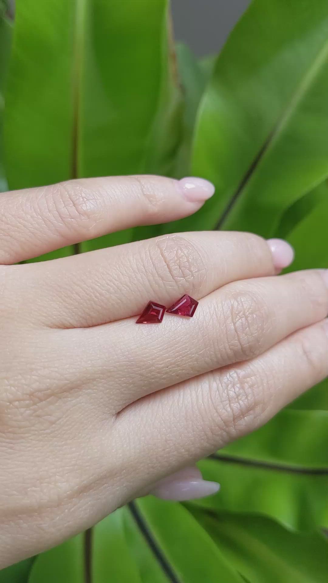 0.92&nbsp;Ct.Tw.Total Carat Weight Ruby Pair from Mozambique Size Video