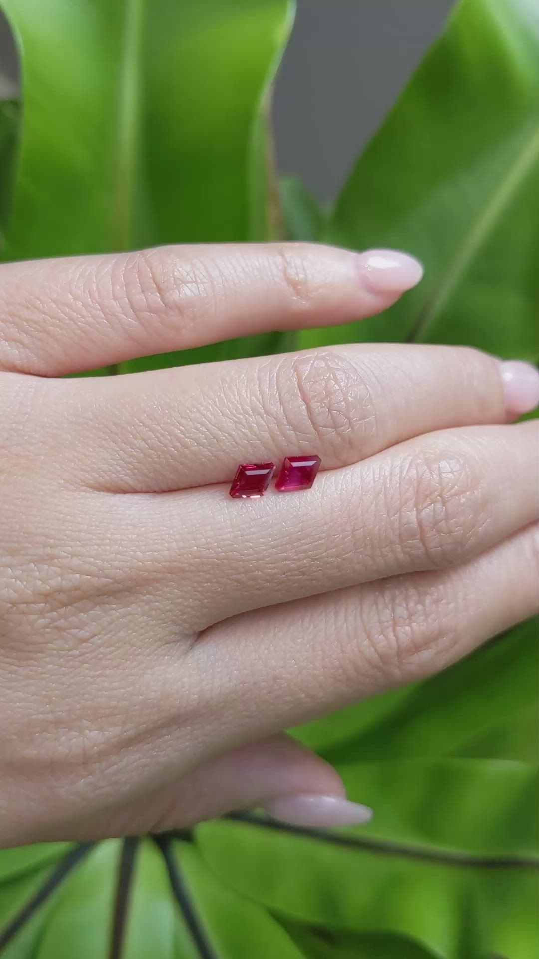 0.91&nbsp;Ct.Tw.Total Carat Weight Ruby Pair from Mozambique Size Video