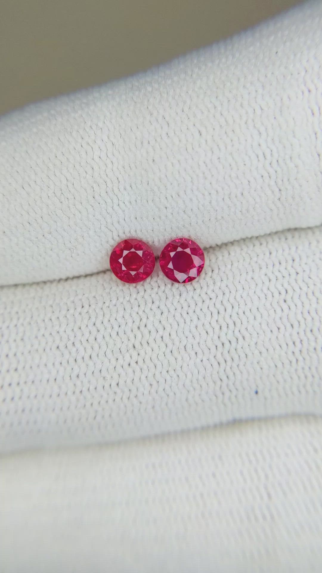 0.79&nbsp;Ct.Tw.Total Carat Weight Ruby Pair from Mozambique Size Video