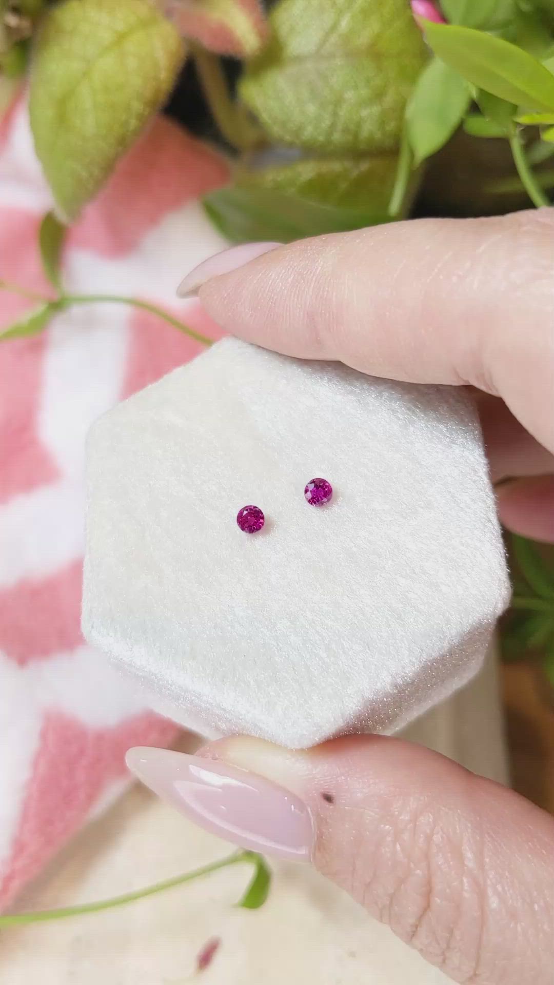 0.34&nbsp;Ct.Tw.Total Carat Weight Ruby Pair from Mozambique Size Video
