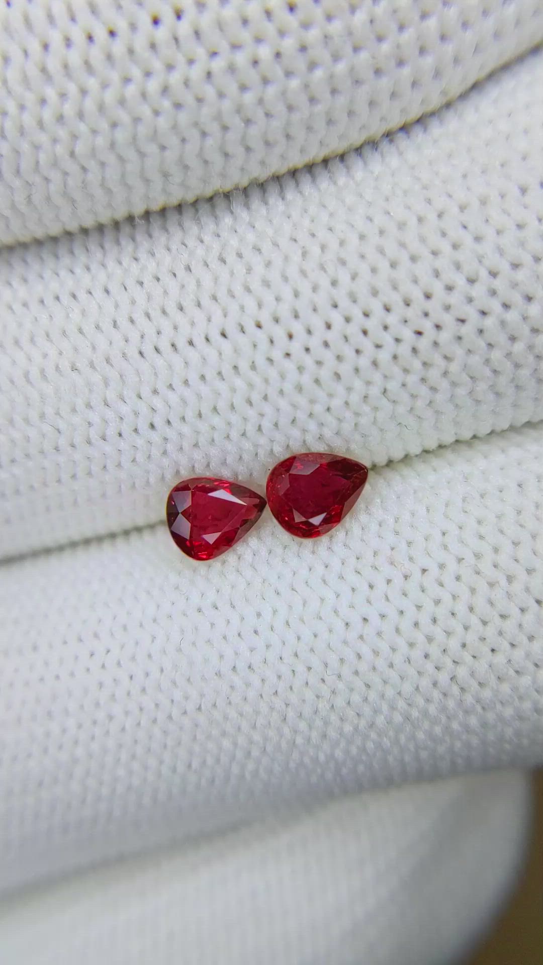 0.96&nbsp;Ct.Tw.Total Carat Weight Ruby Pair from Thailand Size Video