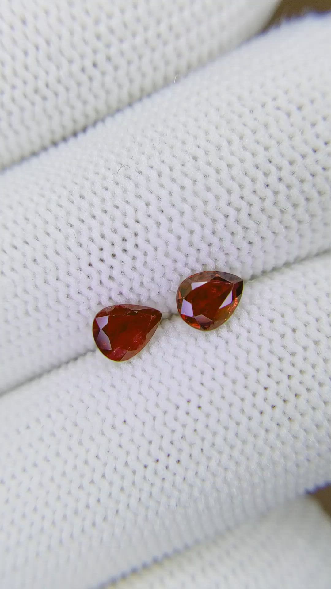 1.01&nbsp;Ct.Tw.Total Carat Weight Ruby Pair from Thailand Size Video