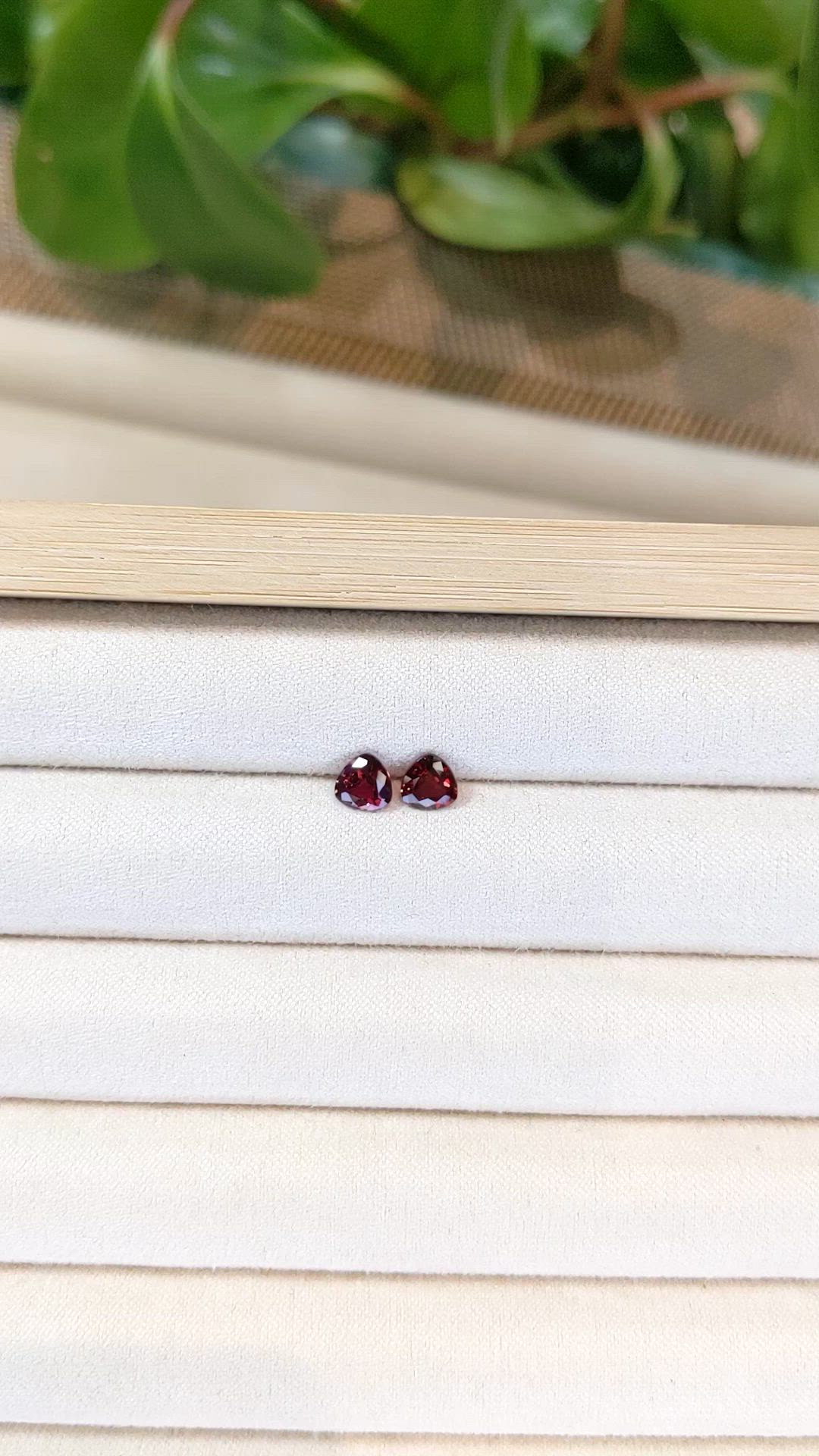 1.26&nbsp;Ct.Tw.Total Carat Weight Pinkish Red Ruby Pair from Ceylon (Sri Lanka) Size Video