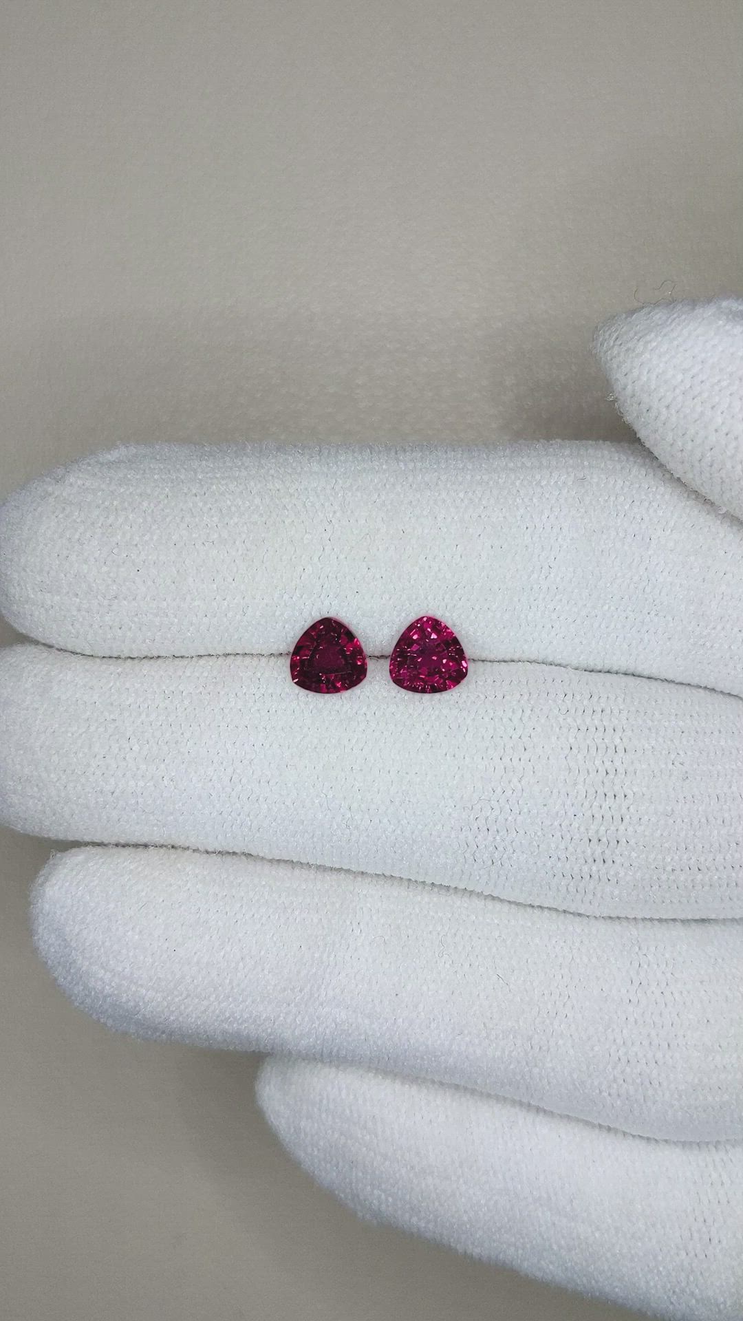 1.26&nbsp;Ct.Tw.Total Carat Weight Pinkish Red Ruby Pair from Ceylon (Sri Lanka) Size Video